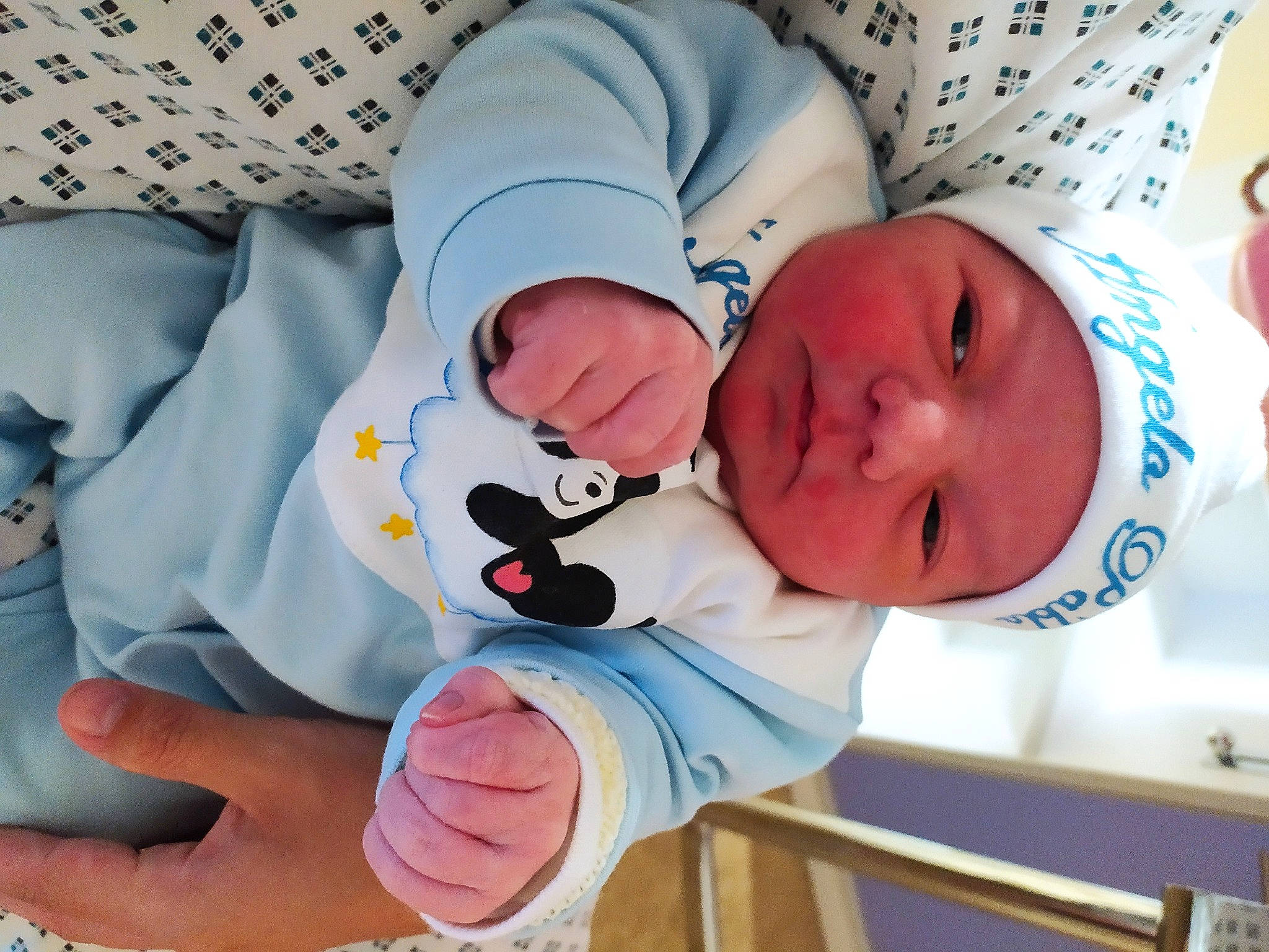 Angelo participe au concours pour gagner de l'argent avec cette photo : baby, baby_products, baby_safety, baby_sleeping, baby_toddler_clothing, child, comfort, elbow, finger, foot, hat, headwear, linens, person, room, sleep, sleeve, thumb, toddler, wrist