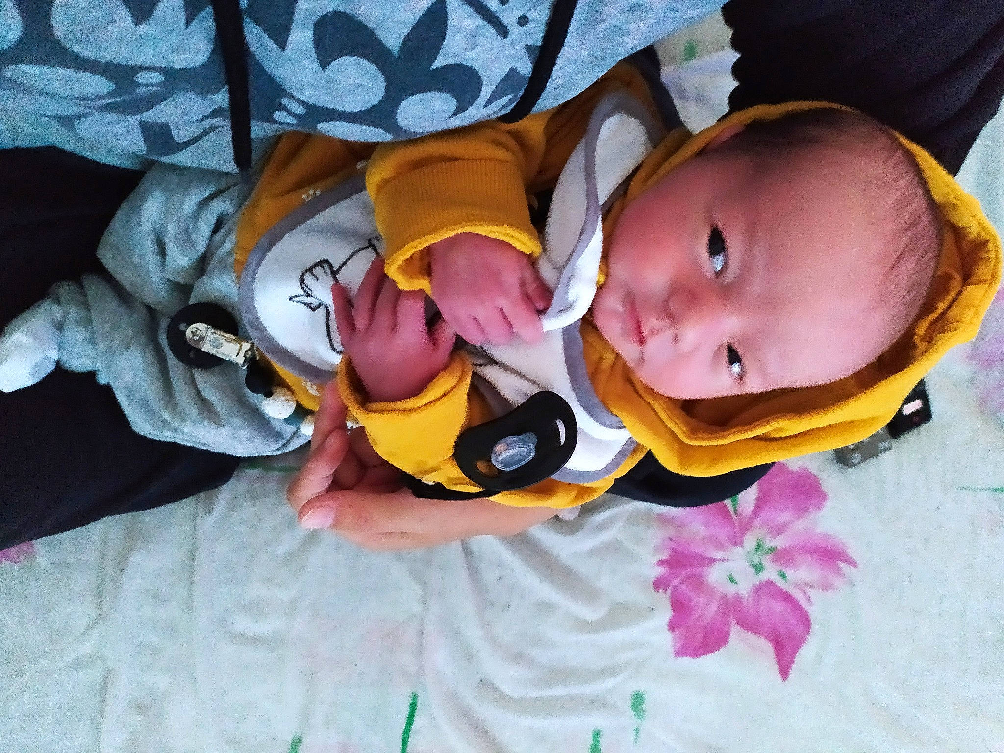 Angelo a rejoint le concours — aidez-le/la à gagner de superbes lots ! baby, baby_products, baby_safety, baby_toddler_clothing, bedtime, cheek, child, comfort, eye, fun, happy, human_body, linens, mouth, orange, person, purple, room, sleeve, smile