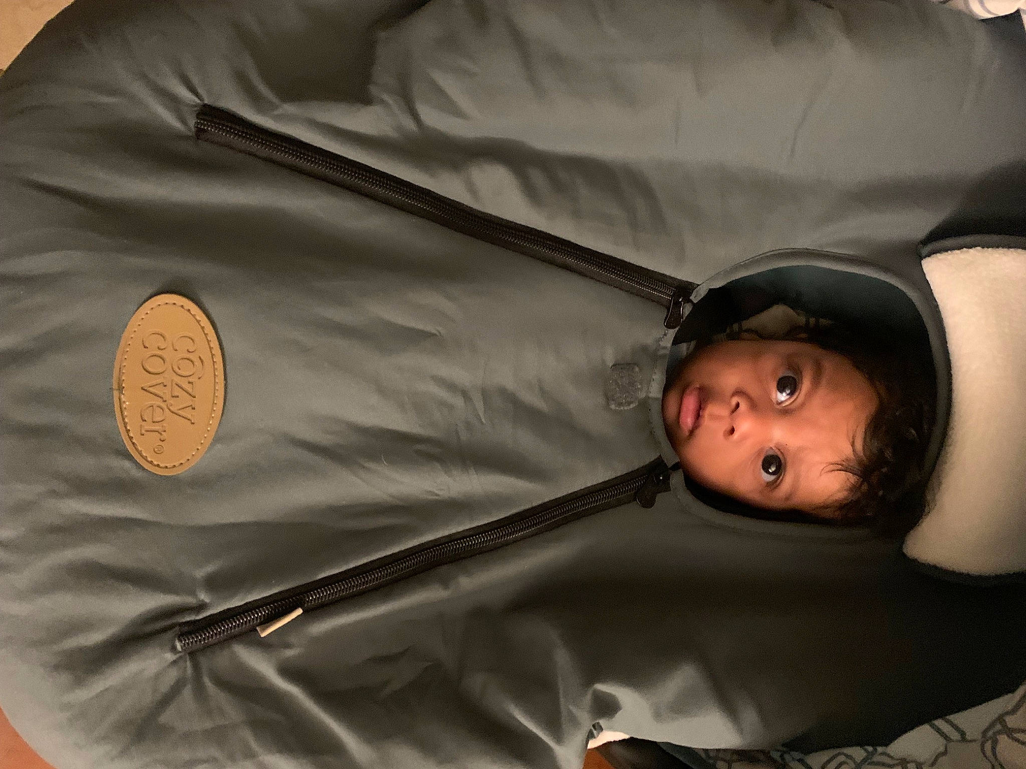 Kasmond is registered to the contest to win money with this photo: audio_equipment, ceiling, child, circle, comfort, cutlery, fashion_accessory, flash_photography, linens, metal, person, room, sleeve, umbrella