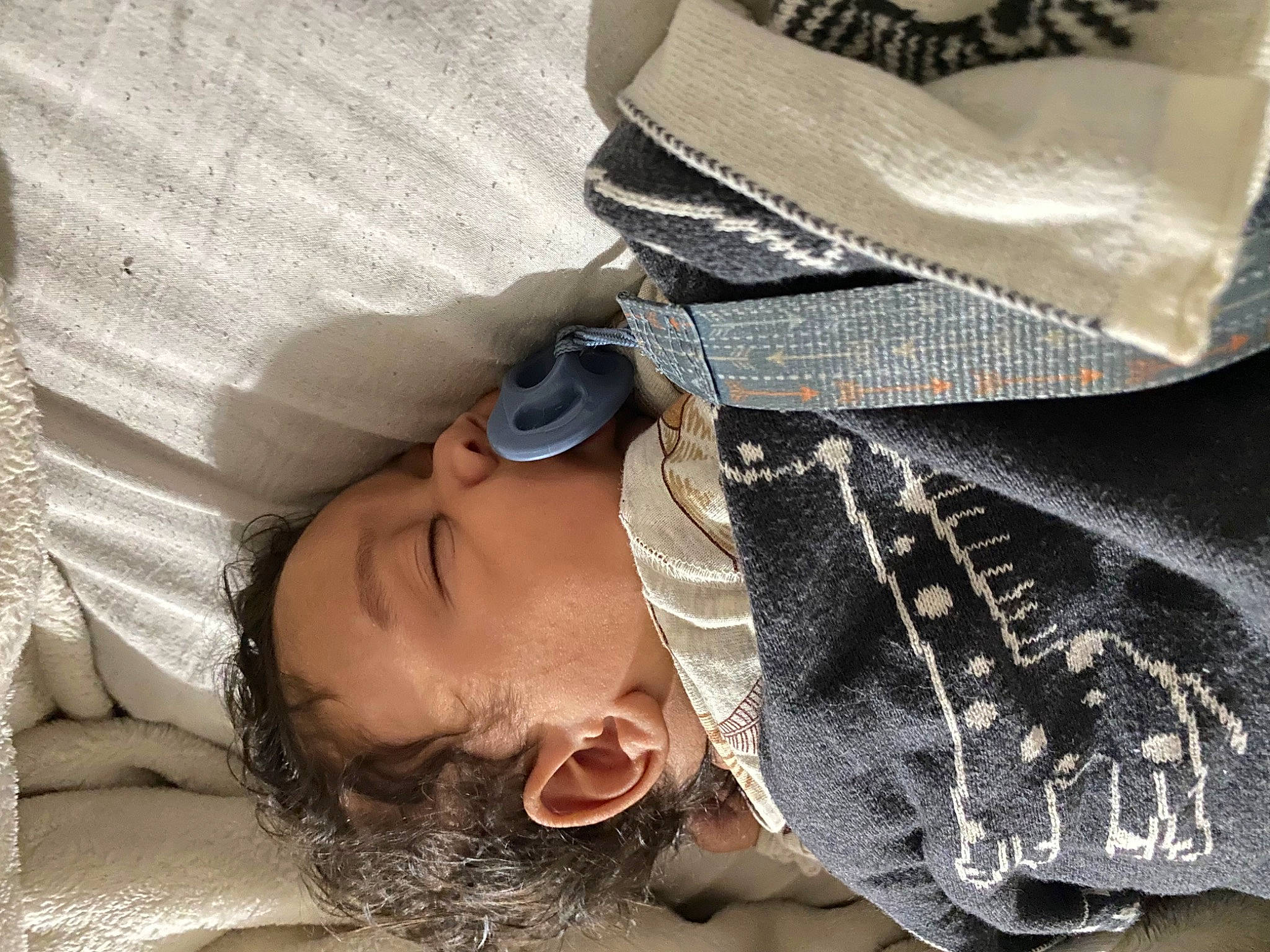 Kasmond is registered to the contest to win money with this photo: abdomen, chest, child, comfort, denim, eyelash, eyewear, fashion_accessory, fashion_design, linens, nap, pattern, person, plaid, sleep, sleeve, sunglasses, toddler