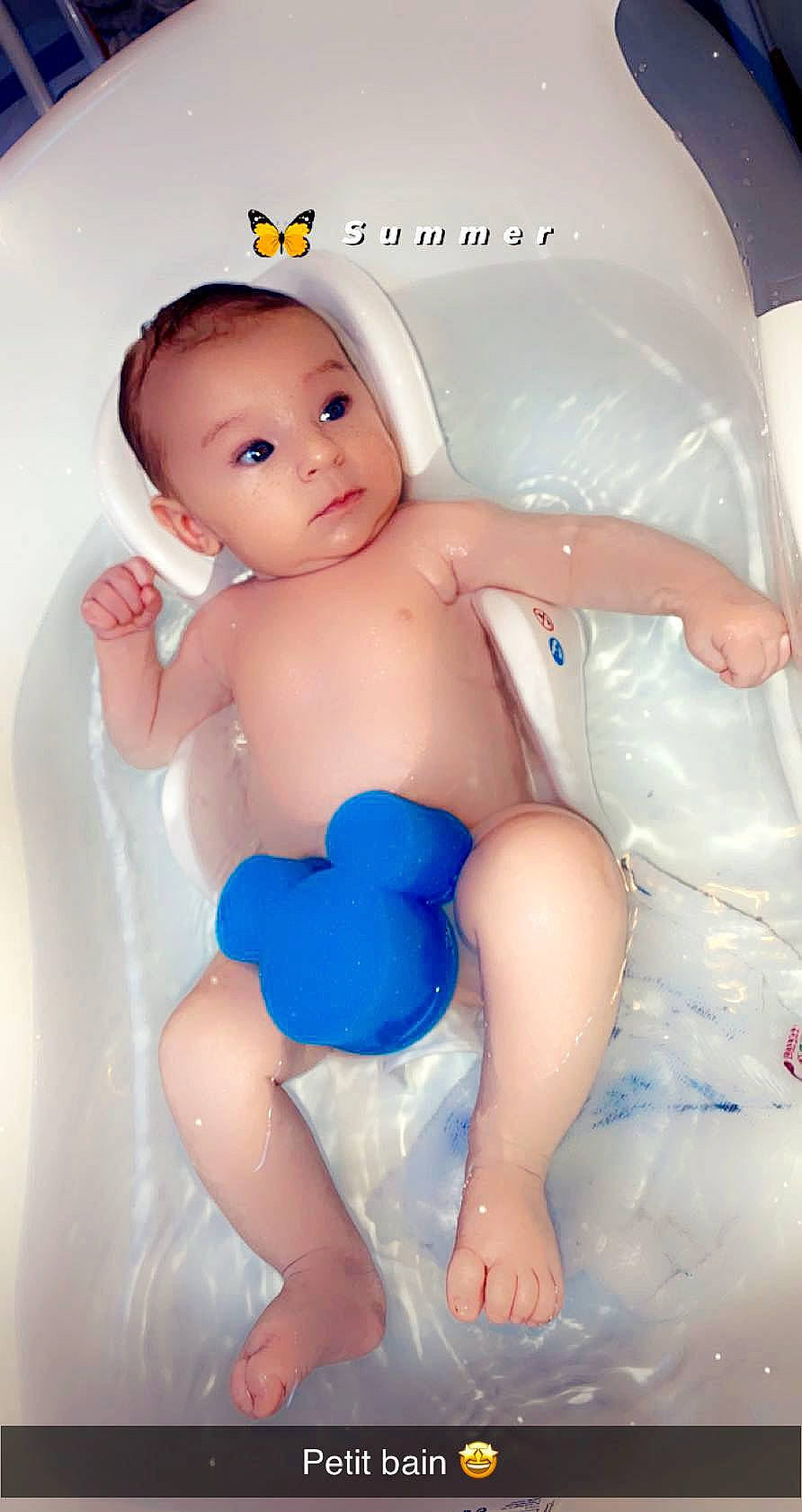 Allan a rejoint le concours — aidez-le/la à gagner de superbes lots ! baby, baby_bathing, bathing, bathtub, child, leg, person, plumbing_fixture, product, skin, stomach, toddler, toy, trunk