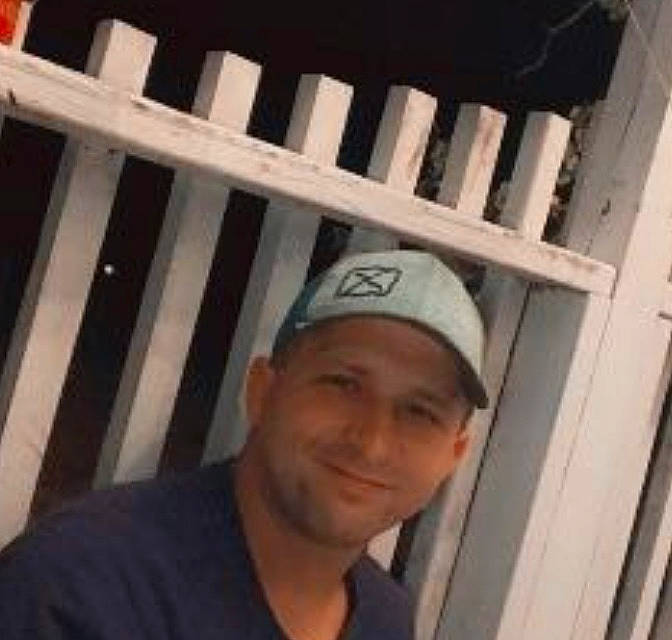 Lj joined the competition — help win amazing prizes! baseball_cap, cap, cricket_cap, eyewear, fence, forehead, happy, hat, headwear, joy, metal, person, pleased, portrait_photography, selfie, smile, t_shirt, trucker_hat, wood