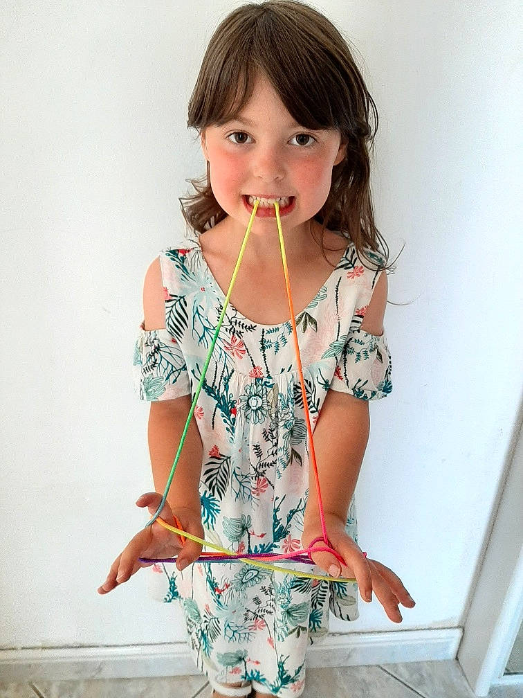 Ainhoa a rejoint le concours — aidez-le/la à gagner de superbes lots ! blouse, child, child_model, clothing, day_dress, dress, fashion_accessory, joint, joy, neck, pattern, person, ruffle, shoulder, sleeve, t_shirt, textile, toddler, top, waist