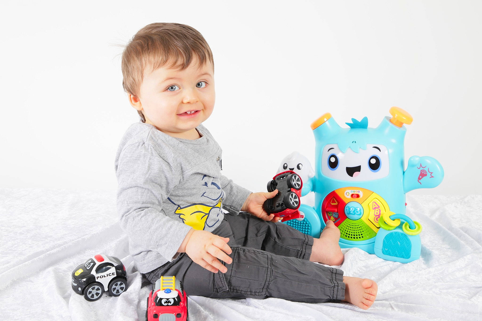 Léo a rejoint le concours — aidez-le/la à gagner de superbes lots ! baby_playing_with_toys, baby_toys, child, person, play, playset, product, toddler, toy