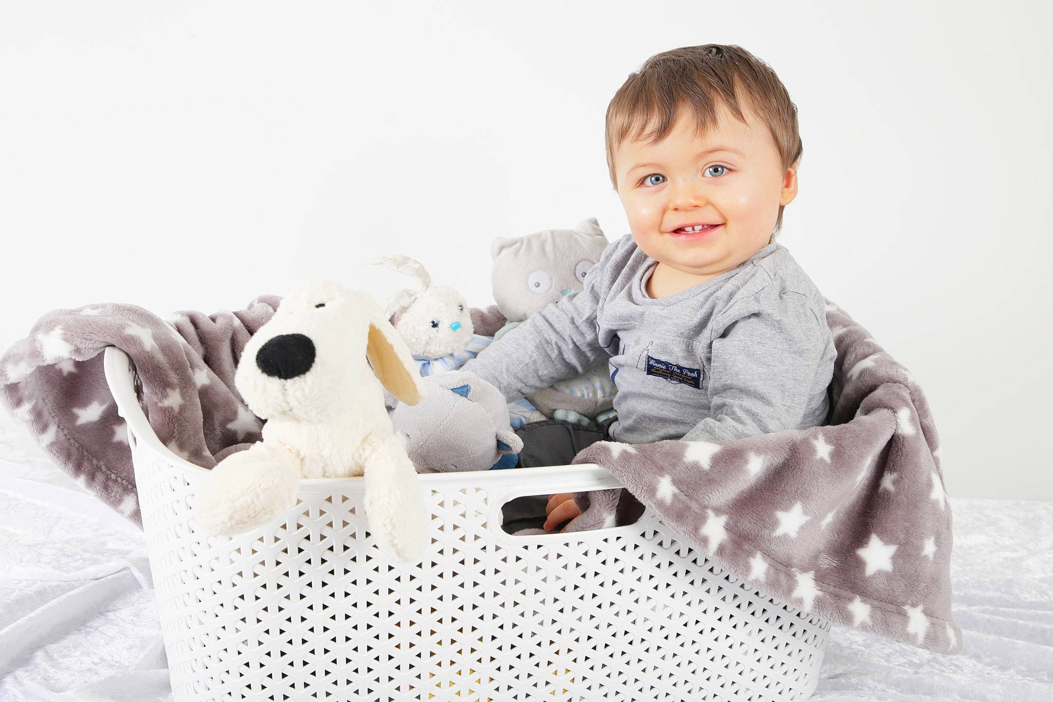 Léo a rejoint le concours — aidez-le/la à gagner de superbes lots ! baby, child, ear, joy, person, photography, play, product, stuffed_toy, teddy_bear, toddler, toy