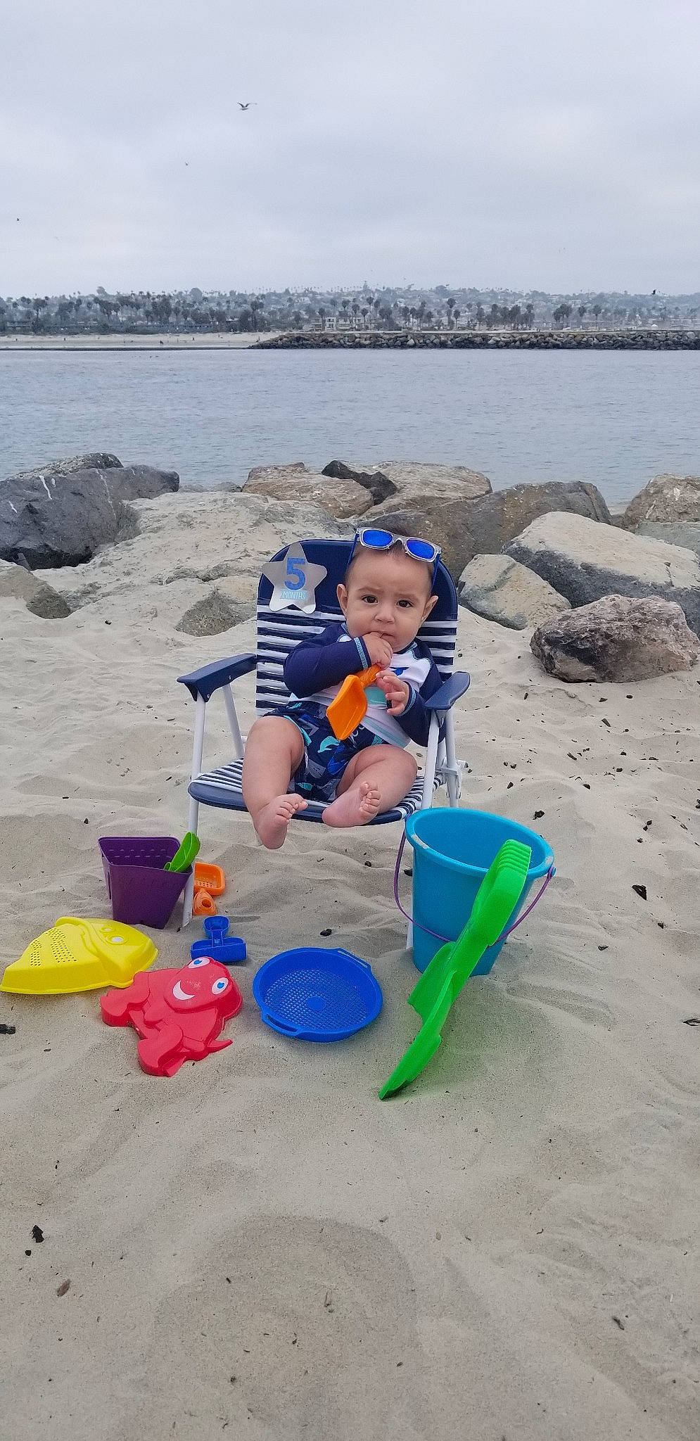 Juanito is registered to the contest to win money with this photo: beach, boat, boats_and_boating_equipment_and_supplies, body_of_water, coast, coastal_and_oceanic_landforms, fun, kayak, leisure, ocean, person, recreation, sand, sea, sea_kayak, shore, vacation, vehicle, water, water_transportation