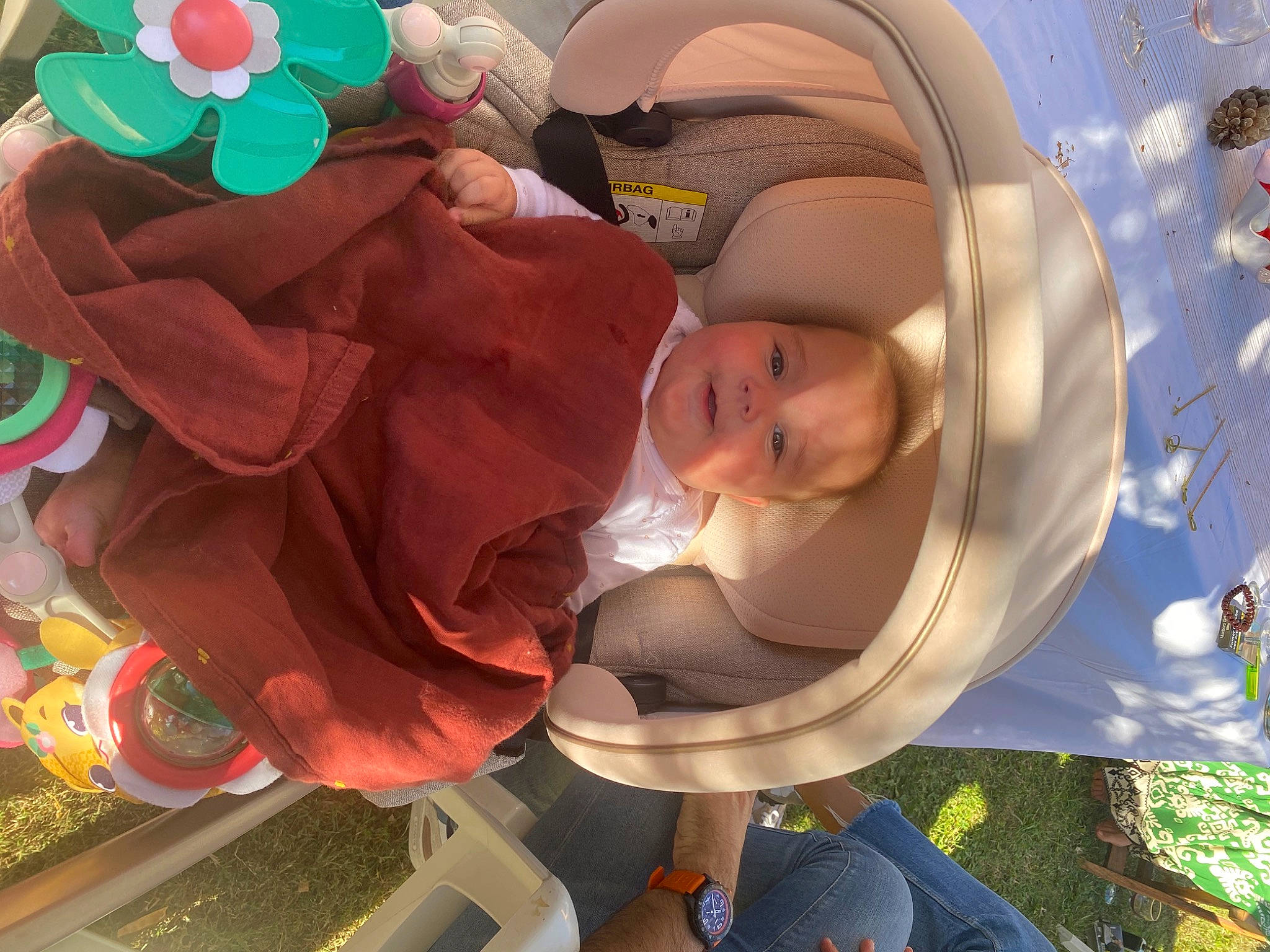 Anna a rejoint le concours — aidez-le/la à gagner de superbes lots ! baby, baby_products, baby_toddler_clothing, baby_toys, child, costume_hat, fashion_accessory, flower, fun, happy, hat, headgear, leisure, person, personal_protective_equipment, petal, pink, play, smile, sun_hat