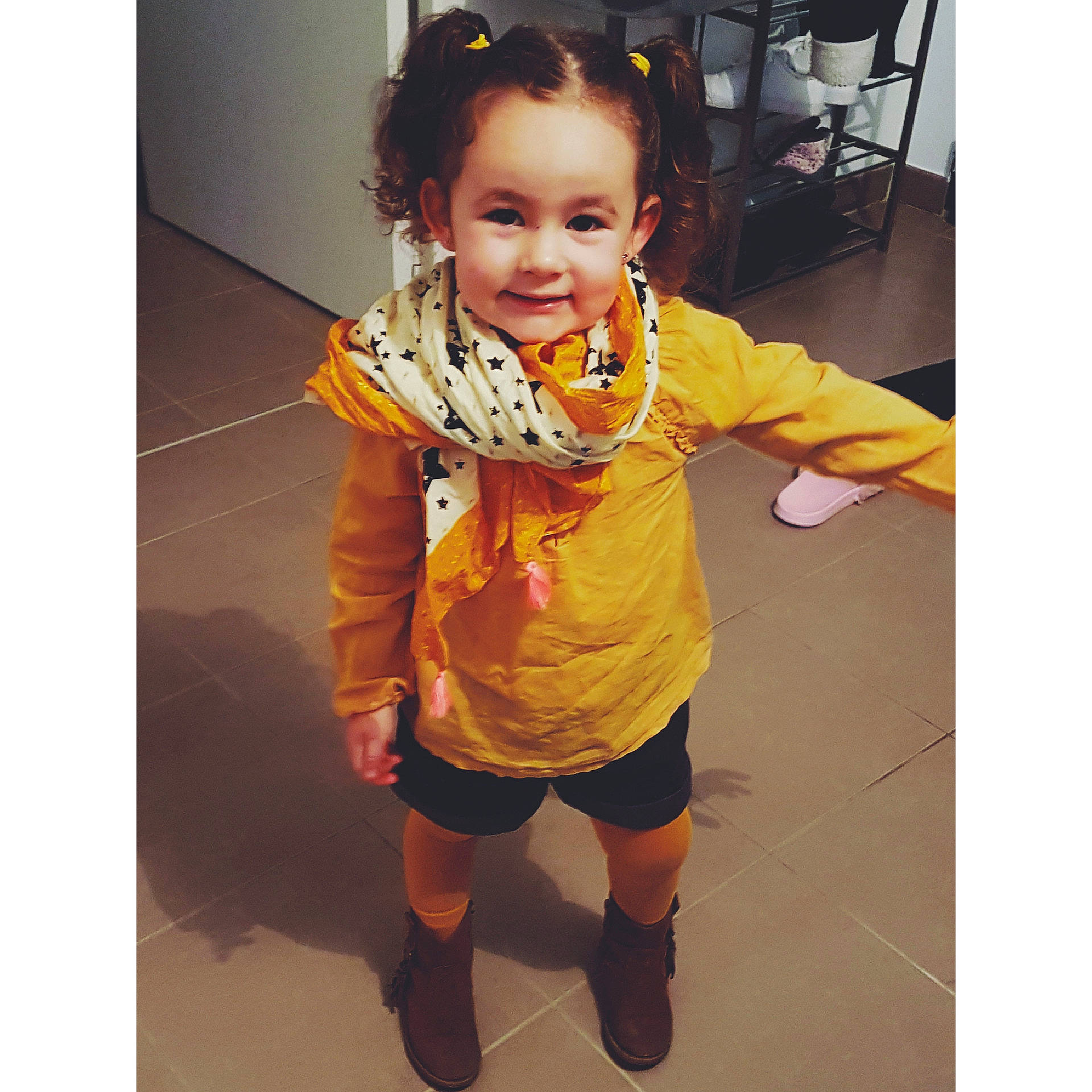 Lyna participe au concours pour gagner de l'argent avec cette photo : child, child_model, girl, joint, joy, leggings, neck, outerwear, person, product, shoulder, sleeve, tights, toddler, top, yellow