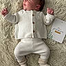 Noah a rejoint le concours — aidez-le/la à gagner de superbes lots ! baby, blanket, buttons, cardigan, cozy, face, feet, hands, indoors, infant, knitwear, laying_down, milestone_card, neutral_colors, newborn, plush_rug, portrait, smiling, socks, soft_texture