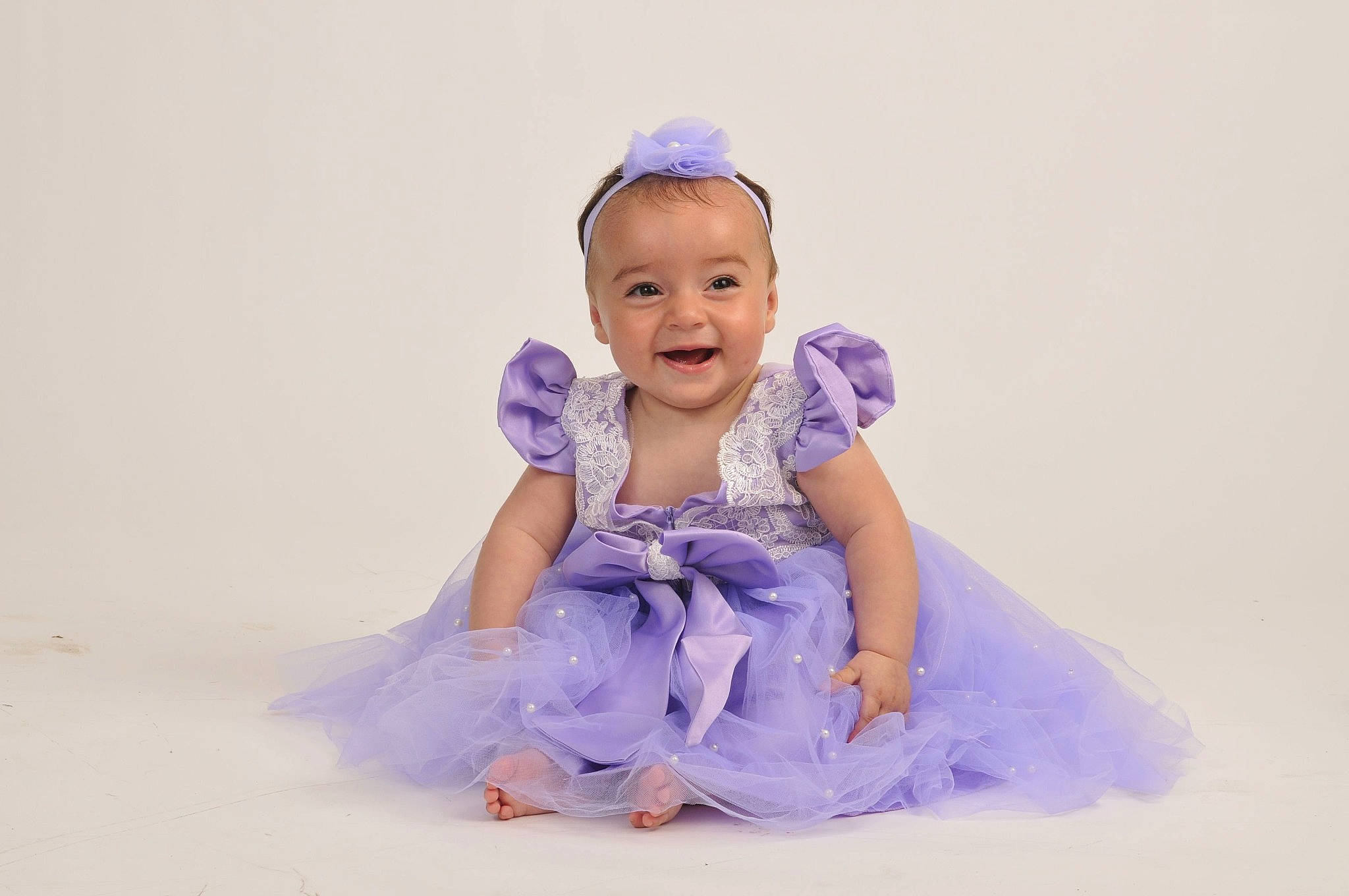 Kirnslay participe au concours pour gagner de l'argent avec cette photo : baby, baby_toddler_clothing, child, electric_blue, event, face, fashion_accessory, flash_photography, fun, gesture, happy, hat, joy, magenta, person, pink, purple, sleeve, smile, textile