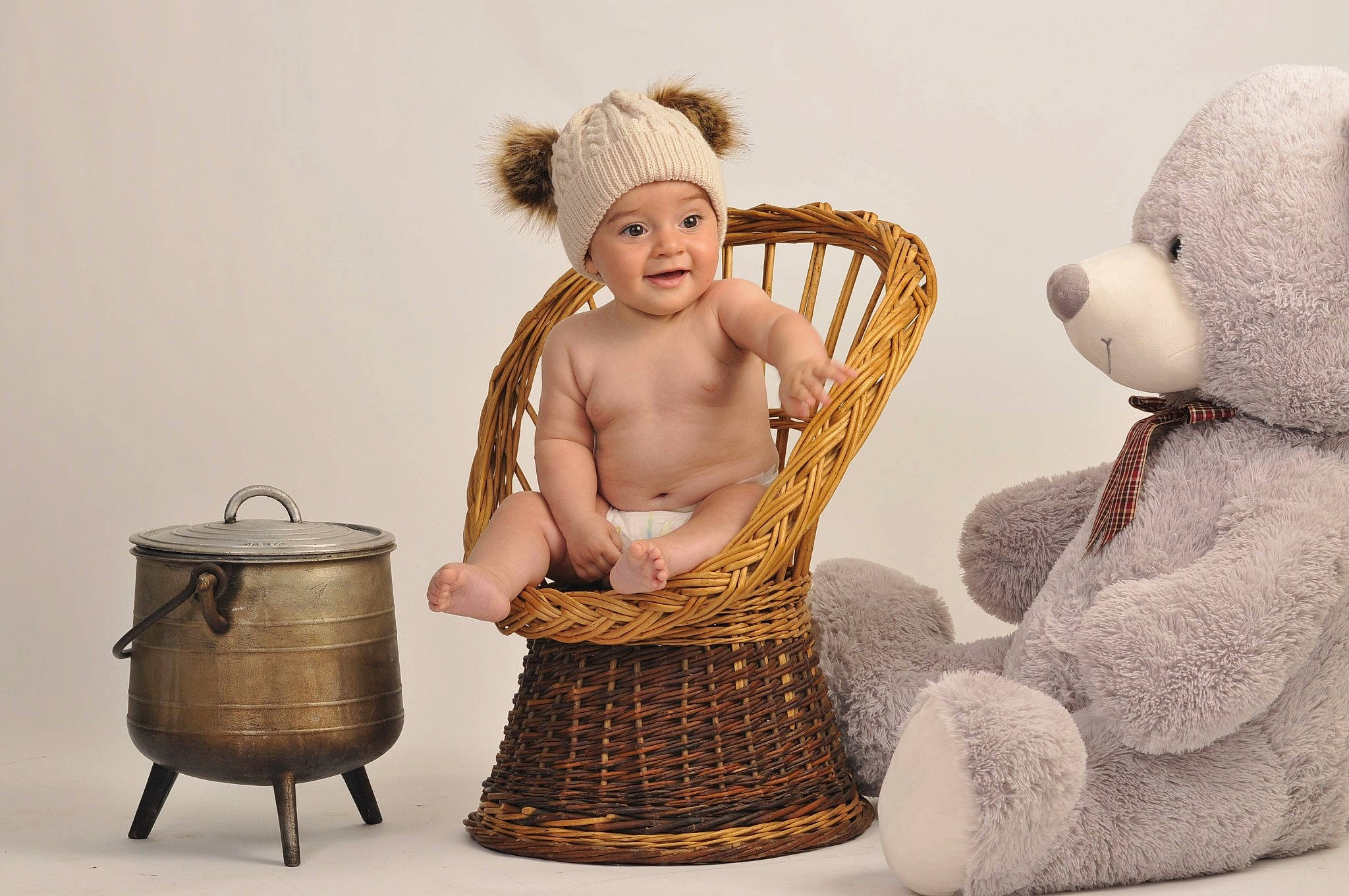 Kirnslay participe au concours pour gagner de l'argent avec cette photo : art, basket, child, fur, happy, headwear, illustration, jewellery, joy, membranophone, metal, musical_instrument, person, room, sitting, still_life_photography, stock_photography, storage_basket, stuffed_toy, table