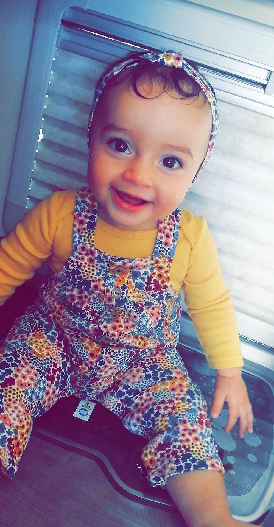 Kirnslay a rejoint le concours — aidez-le/la à gagner de superbes lots ! azure, baby, baby_toddler_clothing, blue, cheek, dress, eyebrow, facial_expression, finger, forehead, happy, iris, joy, lip, neck, nose, organ, person, purple, skin