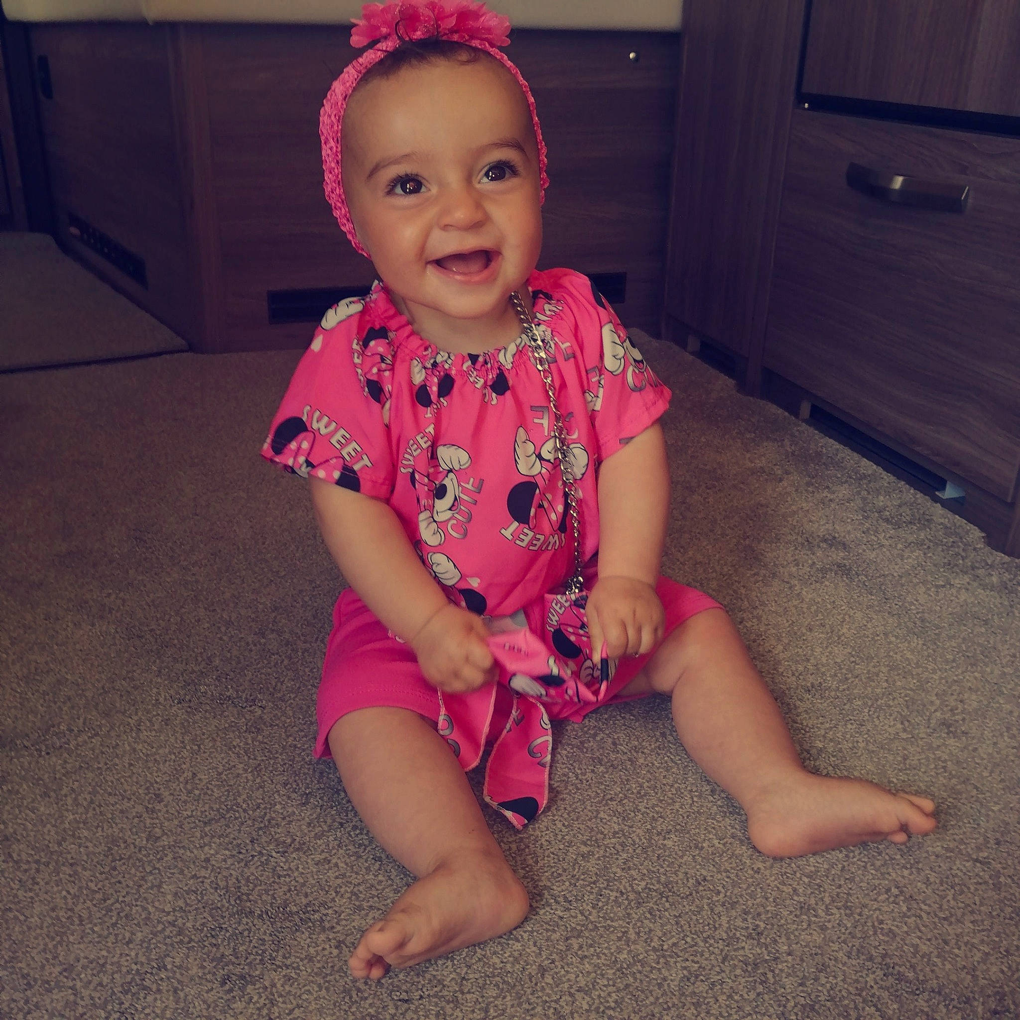 Kirnslay participe au concours pour gagner de l'argent avec cette photo : baby, baby_toddler_clothing, beauty, child, door, dress, face, flooring, happy, human_body, iris, knee, magenta, person, pink, skin, sleeve, smile, t_shirt, thigh