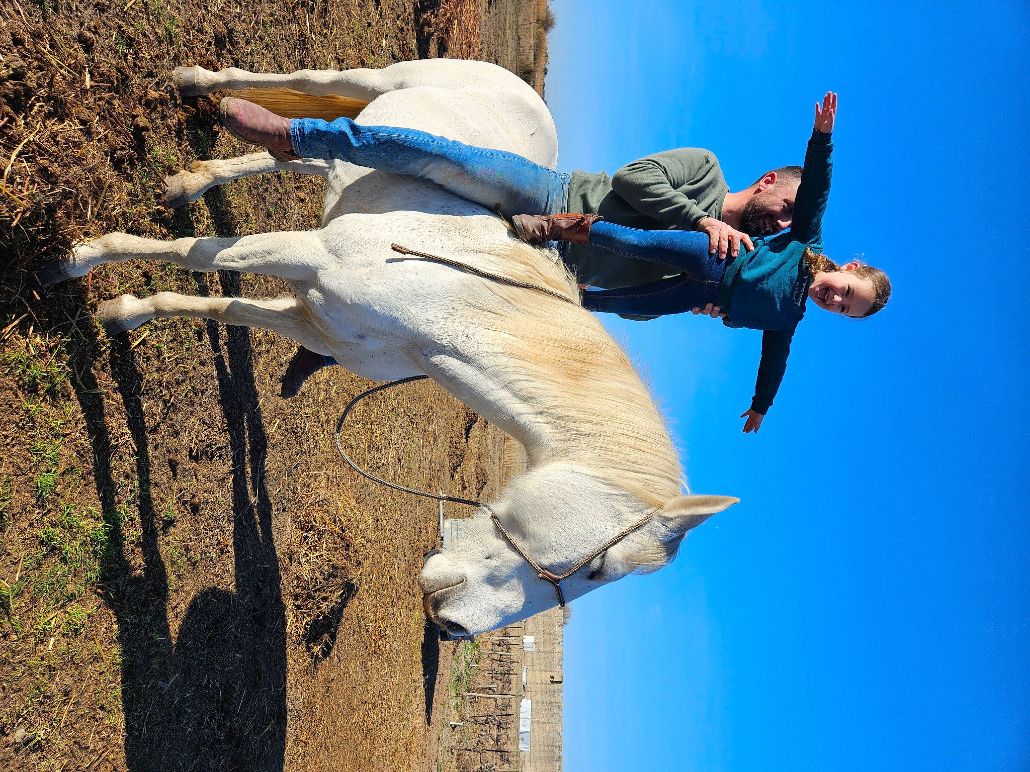Léna participe au concours pour gagner de l'argent avec cette photo : adventure, blue, bridle, elbow, fun, happy, headwear, horse, horse_tack, jumping, landscape, leisure, pack_animal, people_in_nature, person, recreation, rein, sky, smile, stallion