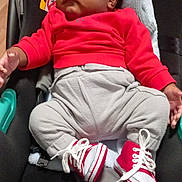 Matthias Kabowd participe au concours pour gagner de l'argent avec cette photo : baby, sleeping, car_seat, red_sweater, gray_pants, sneakers, child, infant, footwear, clothing, seatbelt, indoors, cute, toddler, face, head, hand, resting, cozy, transportation
