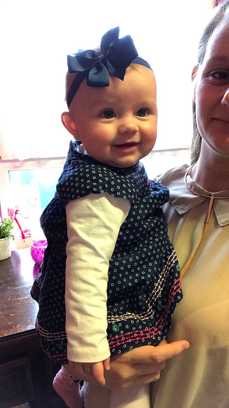 Léna participe au concours pour gagner de l'argent avec cette photo : baby, child, fawn, outerwear, person, toddler