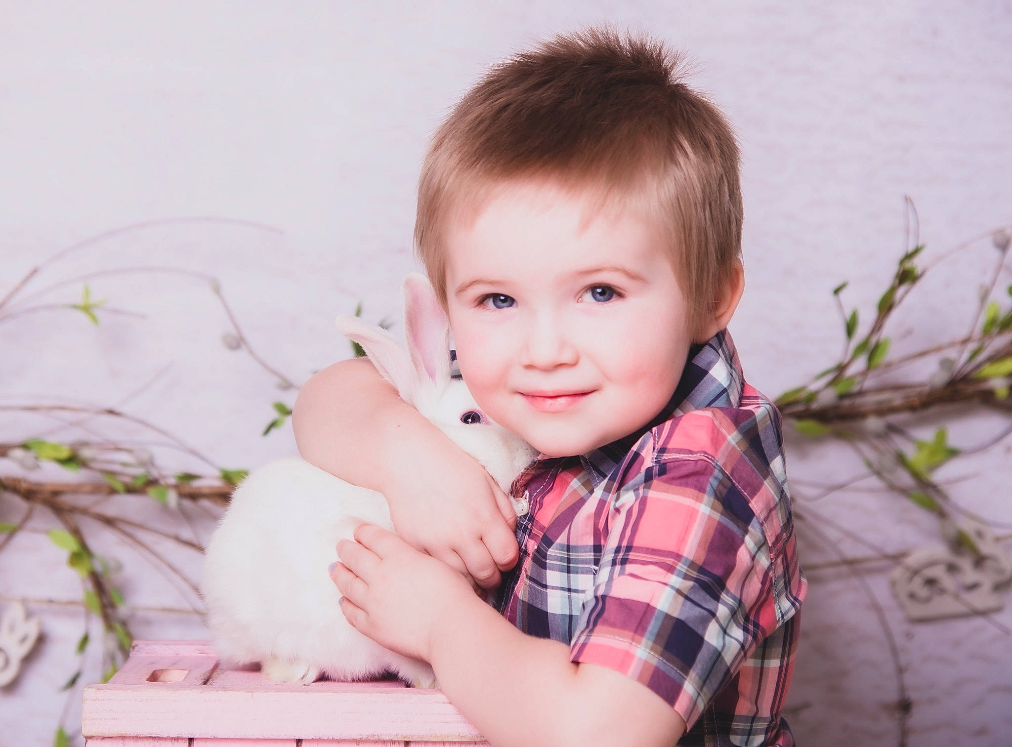 Maximilian is registered to the contest to win money with this photo: baby, baby_toddler_clothing, child, flash_photography, grass, hair, happy, human_body, joy, pattern, people_in_nature, person, plaid, plant, sitting, skin, sleeve, smile, tartan, toddler
