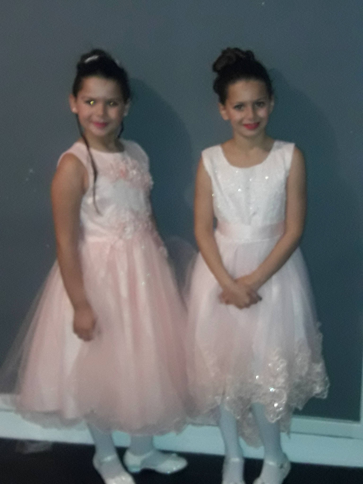 Camelia participe au concours pour gagner de l'argent avec cette photo : a_line, ballet_tutu, bridal_party_dress, child, clothing, cocktail_dress, costume, dress, event, fashion, fashion_design, flower_girl, formal_wear, gown, joy, lady, performance, person, shoulder, white