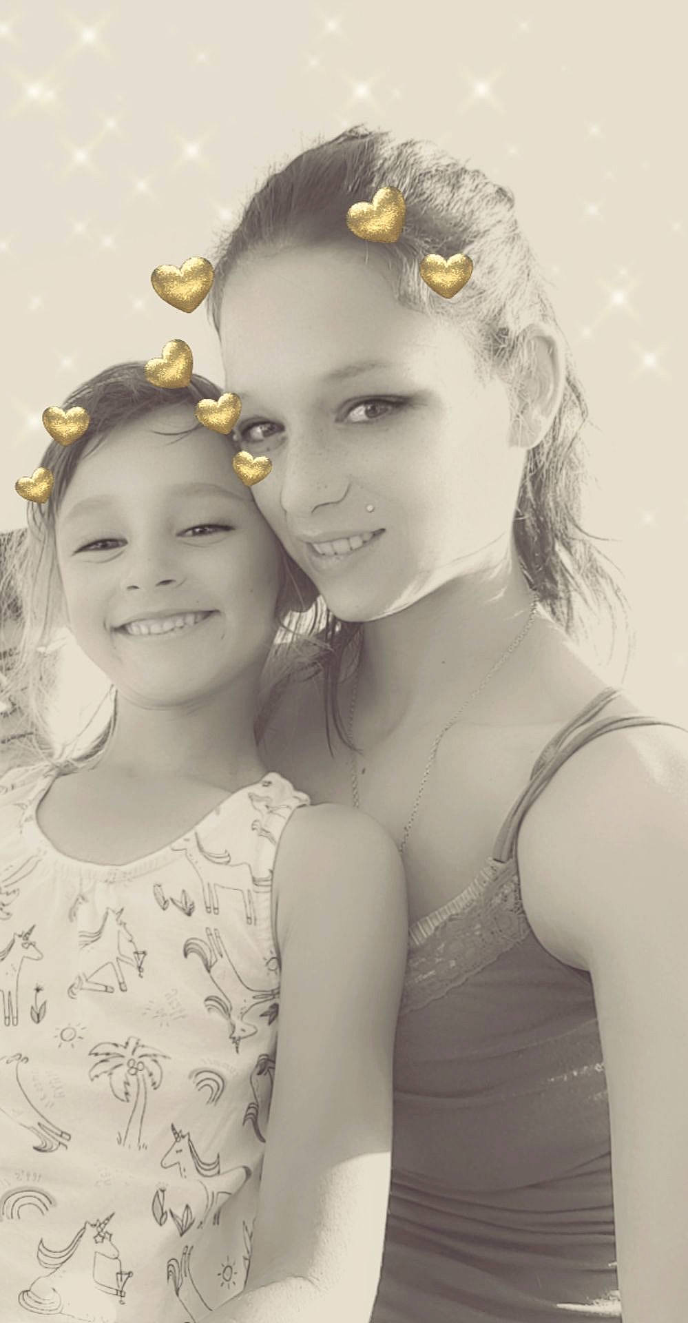 Kelia participe au concours pour gagner de l'argent avec cette photo : beauty, clothing, day_dress, facial_expression, fashion_accessory, hair_accessory, hairstyle, happy, head, headgear, headpiece, iris, joy, mouth, nose, person, photograph, photography, smile, style