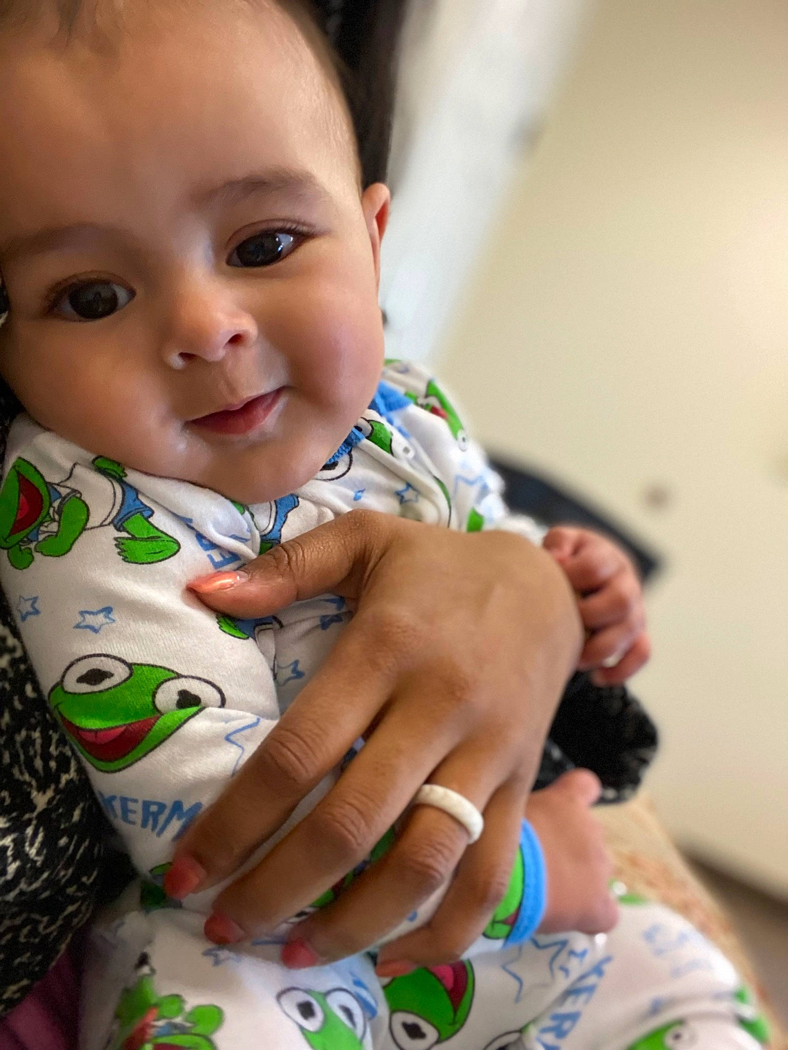 Thomas is registered to the contest to win money with this photo: baby, baby_toddler_clothing, cheek, child, finger, fun, gesture, hand, happy, iris, nail, neck, nose, person, sitting, skin, sleeve, smile, t_shirt, toddler