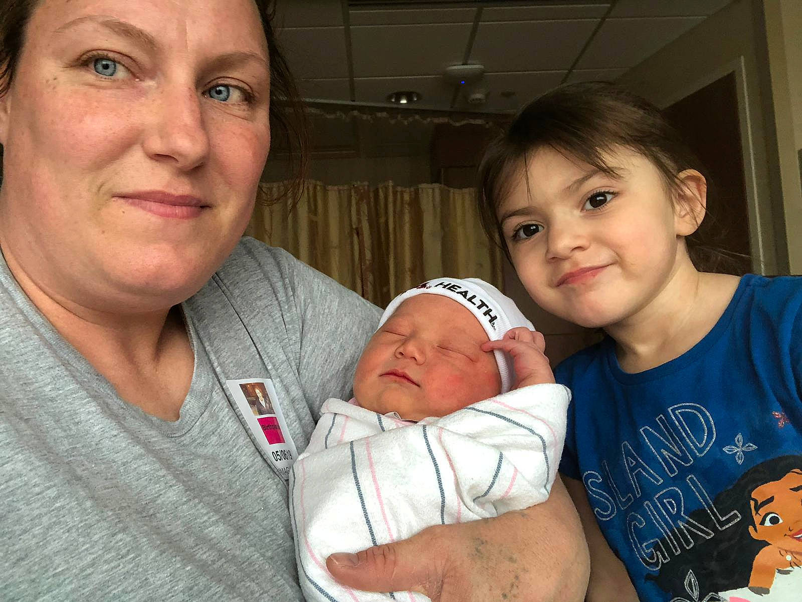 Annalisa is registered to the contest to win money with this photo: arm, baby, birth, child, childbirth, daughter, face, family, father, grandparent, joy, male, mother, people, person, smile, toddler