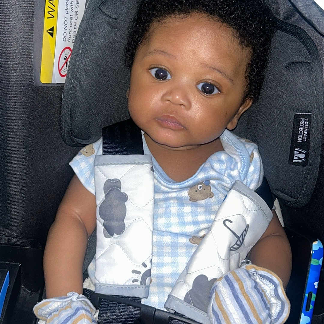 Dakylan is registered to the contest to win money with this photo:  안전_harness, adorable, baby, baby_clothing, bear_pattern, car_seat, child, curly_hair, face, indoors, infant, mittens, photography, portrait, sitting, striped, travel, vehicle, wide_eyed, 安全_label