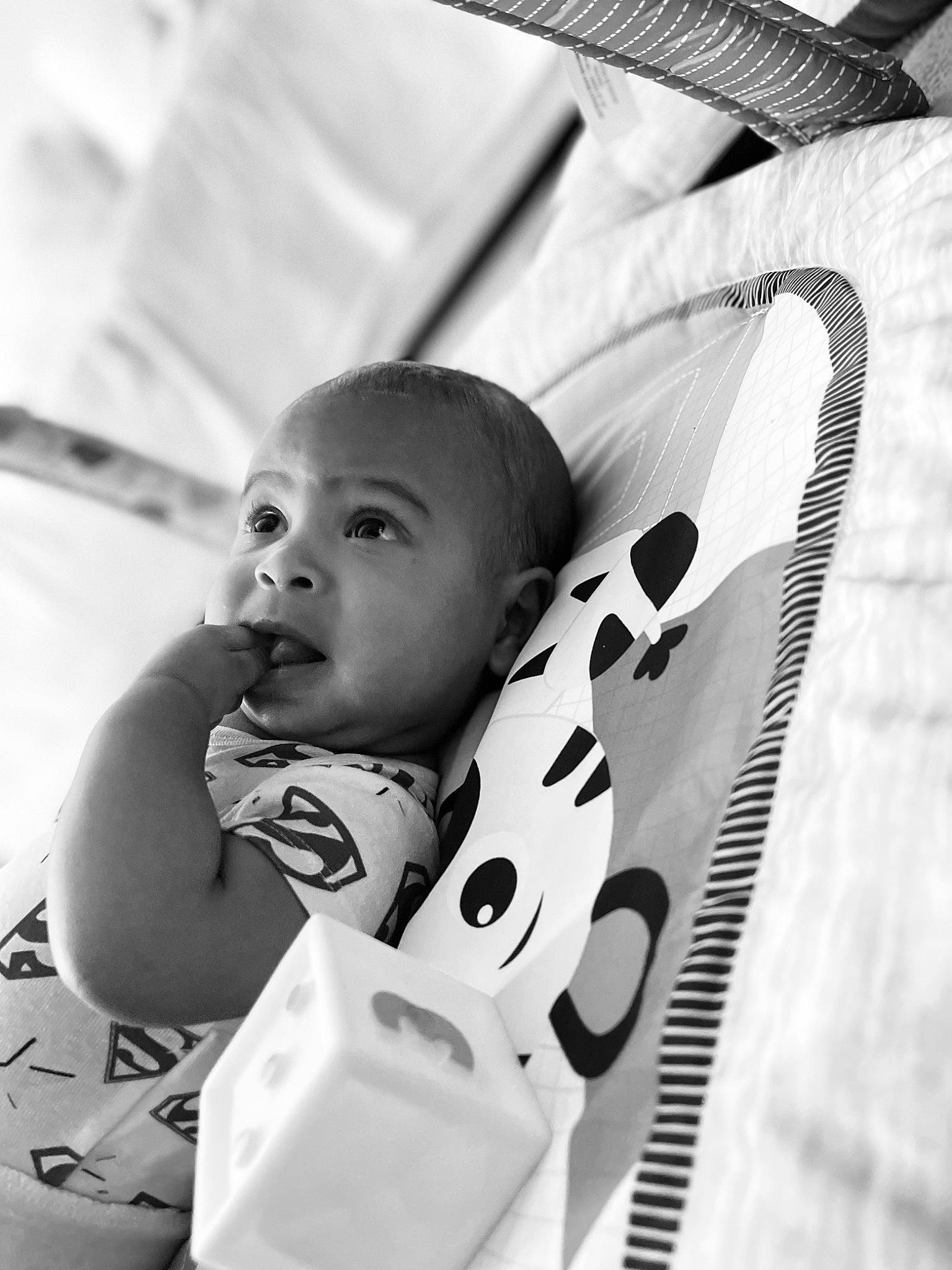 Eden participe au concours pour gagner de l'argent avec cette photo : arm, baby, baby_products, beauty, black, black_and_white, child, comfort, elbow, eye, flash_photography, fun, happy, linens, monochrome, monochrome_photography, pattern, person, sitting, style