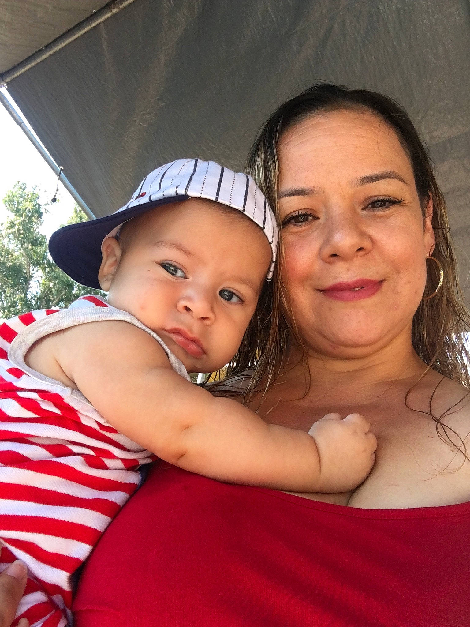 Matheo is registered to the contest to win money with this photo: child, daughter, fun, happy, hug, joy, mother, person, skin, smile, toddler