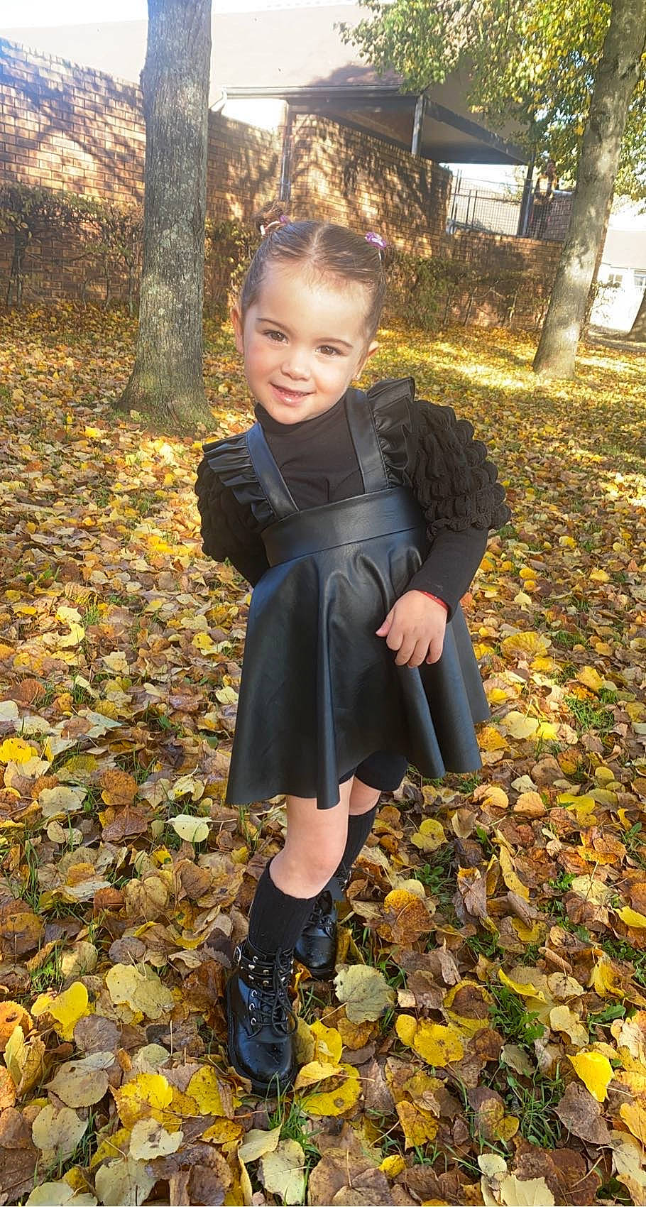 Maylie participe au concours pour gagner de l'argent avec cette photo : autumn, deciduous, forest, formal_wear, grass, human_leg, joy, knee, leaf, leggings, outerwear, pattern, people_in_nature, person, plant, sleeve, smile, thigh, toddler, tree