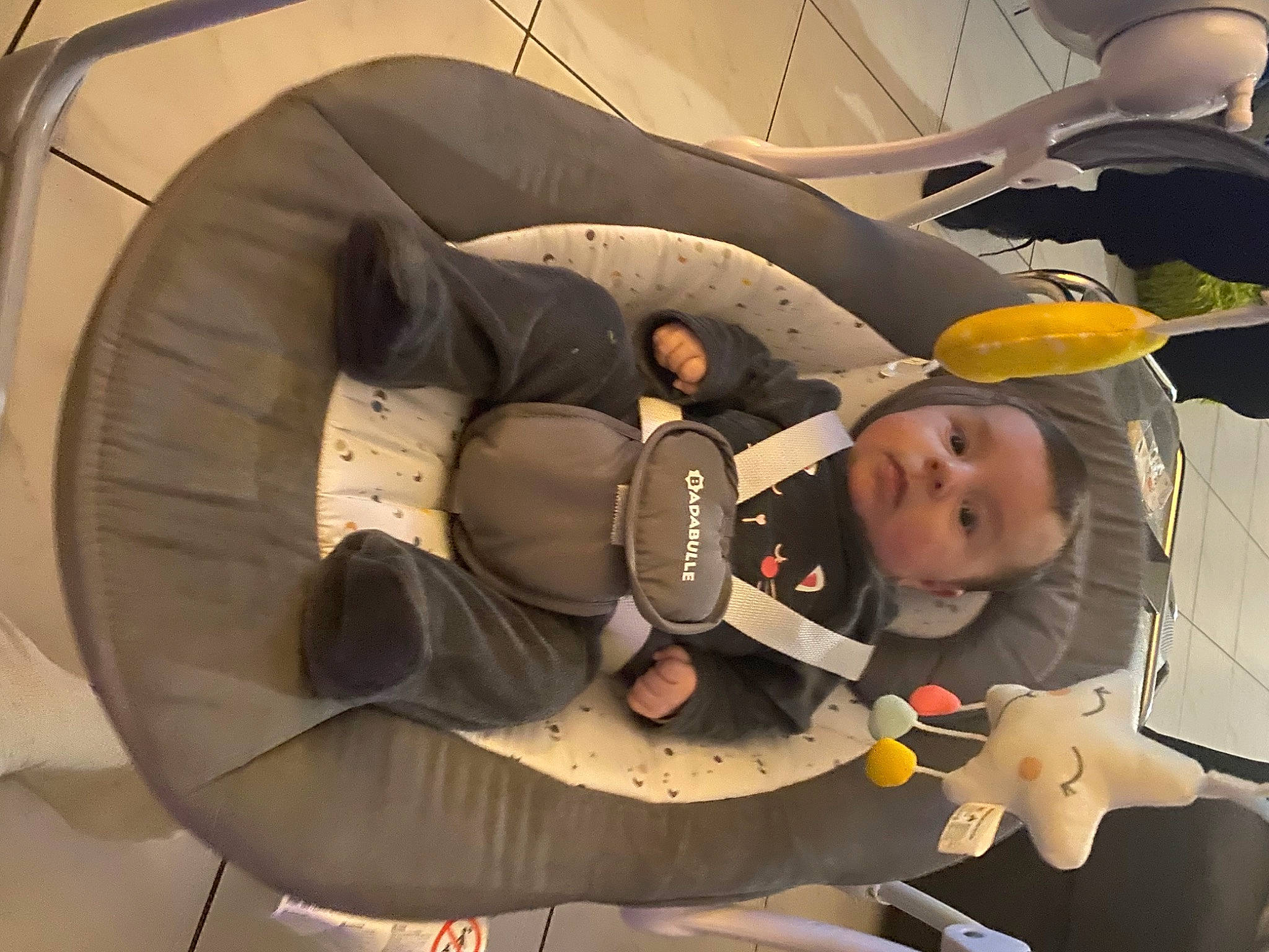 Rebecca a rejoint le concours — aidez-le/la à gagner de superbes lots ! aerospace_engineering, auto_part, automotive_design, automotive_tire, automotive_wheel_system, baby, baby_products, ceiling, child, circle, comfort, fun, hat, person, personal_protective_equipment, recreation, space, toddler