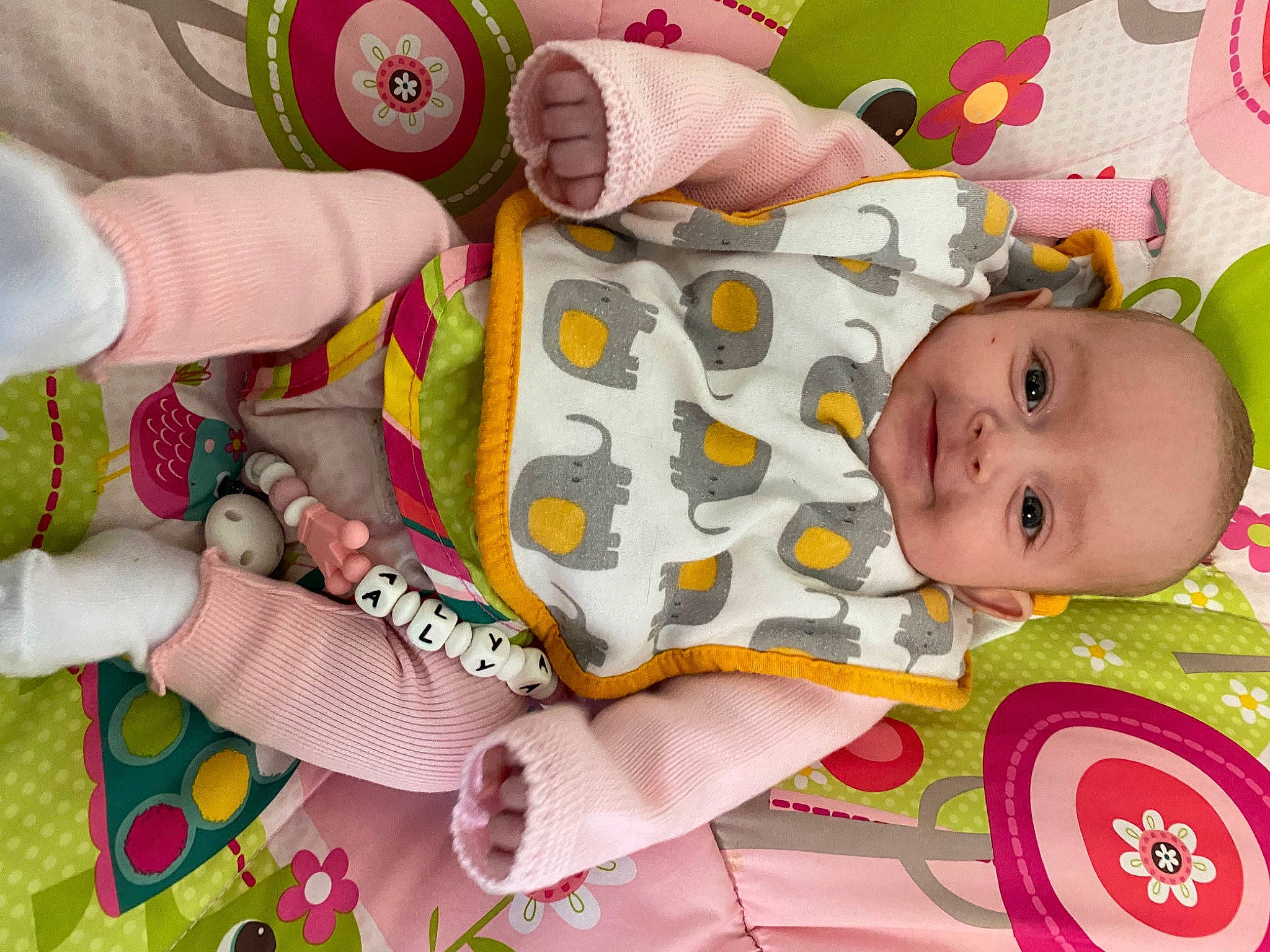 Alya participe au concours pour gagner de l'argent avec cette photo : baby, baby_products, baby_toddler_clothing, baby_toys, cheek, child, finger, head, linens, nail, pattern, person, pink, play, skin, smile, textile, toddler