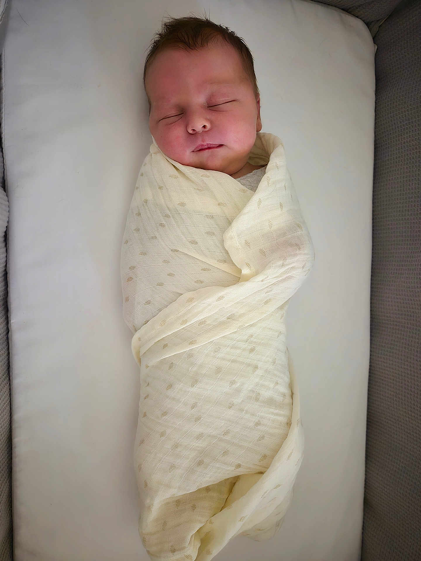 Camille participe au concours pour gagner de l'argent avec cette photo : newborn, baby, swaddle, sleeping, infant, blanket, bed, mattress, face, peaceful, cozy, soft, portrait, child, cute, resting, indoors, wrapped, calm, young