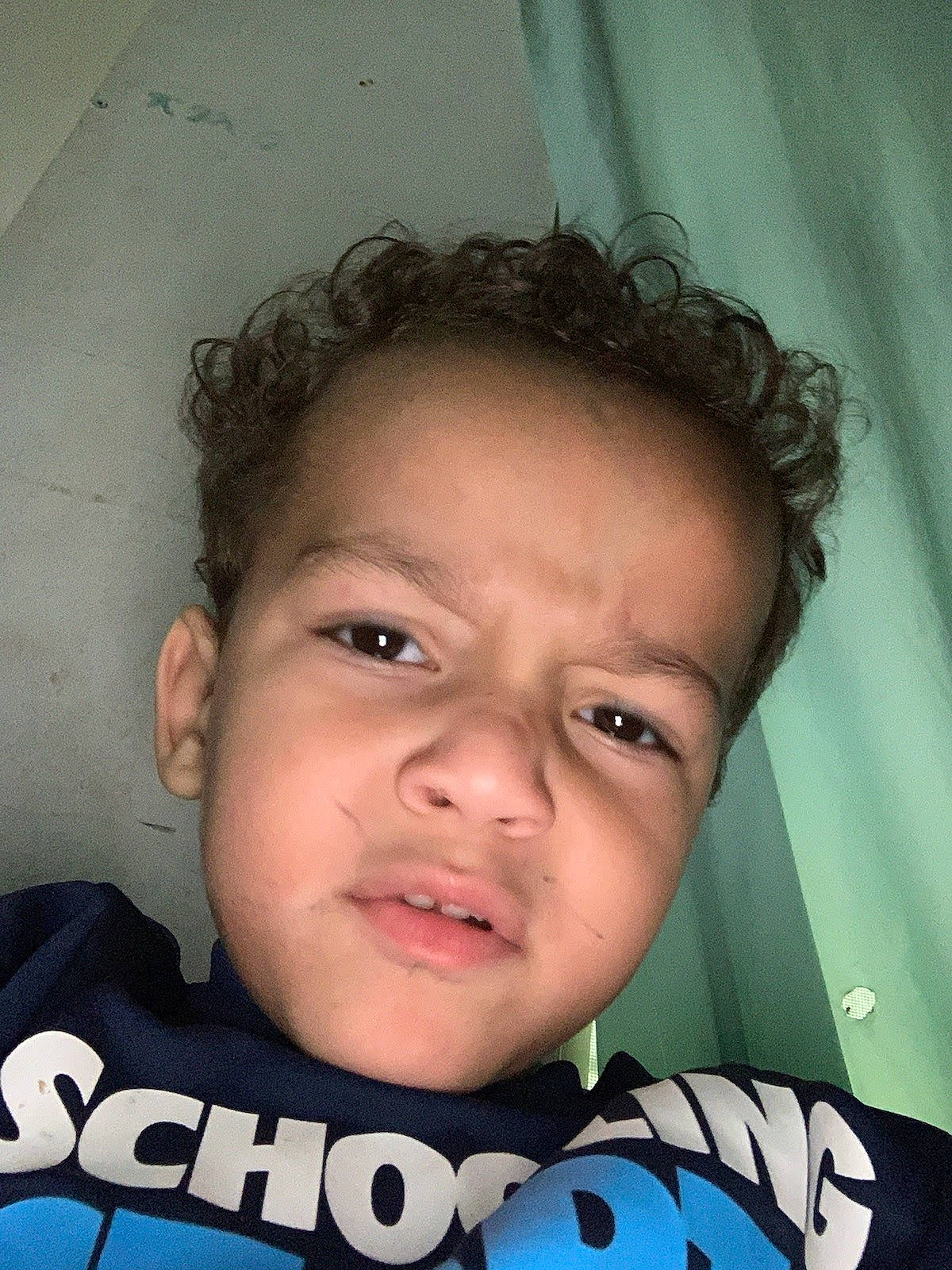 King is registered to the contest to win money with this photo: cheek, chin, eye, eyebrow, eyelash, face, facial_expression, flash_photography, forehead, fun, gesture, hairstyle, happy, head, human, lip, mouth, nose, person, skin