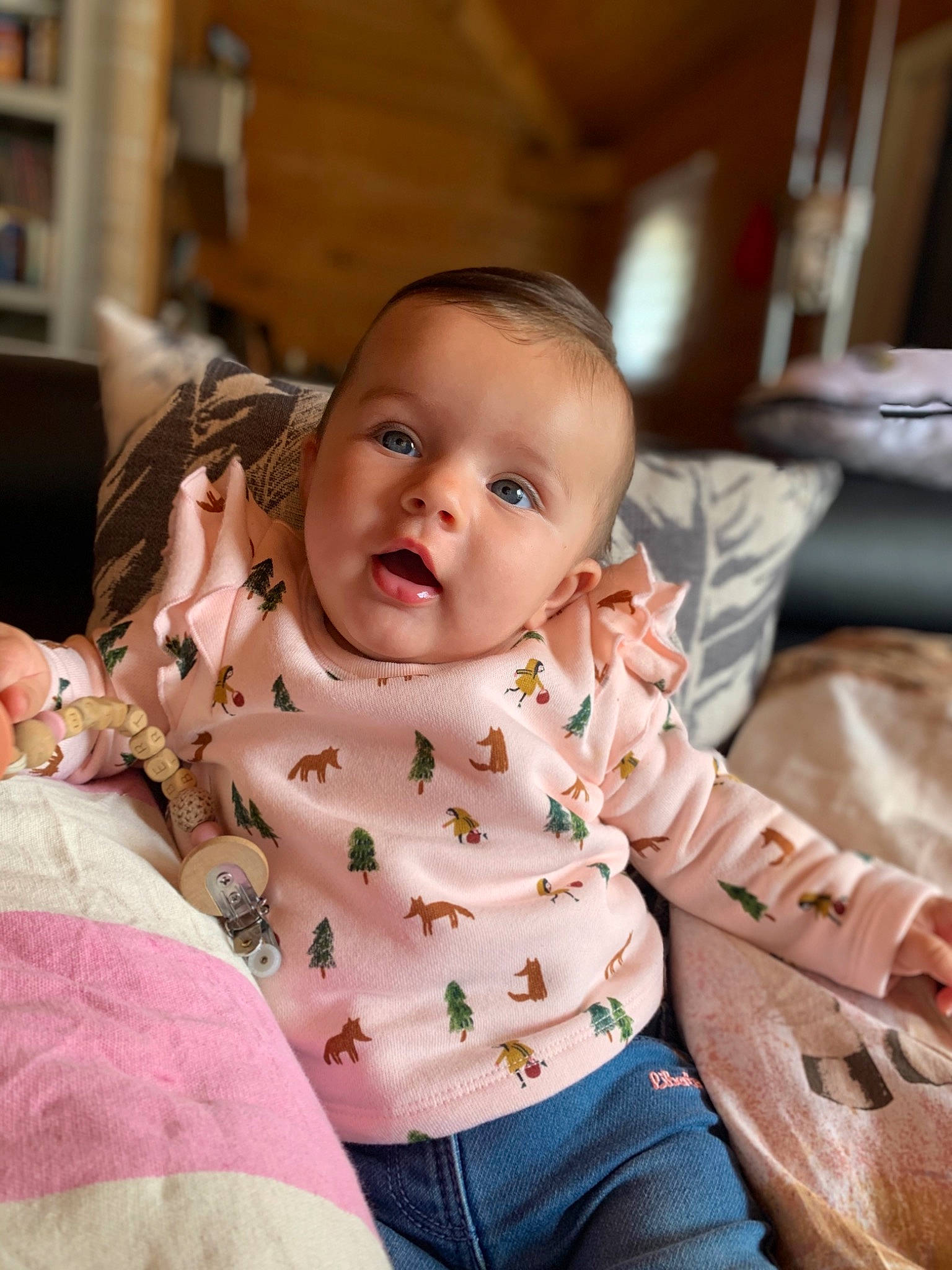 Bertille a rejoint le concours — aidez-le/la à gagner de superbes lots ! baby, beauty, cheek, child, eye, face, outerwear, person, pink, sitting, skin, smile, toddler