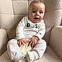Ezio participe au concours pour gagner de l'argent avec cette photo : baby, child, infant, sitting, armchair, plush, clothing, white_shirt, pants, socks, face, hands, sign, 6_months, indoor, cute, comfortable, expression, soft_texture, portrait