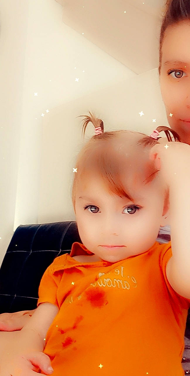 Jade M participe au concours pour gagner de l'argent avec cette photo : baby, baby_toddler_clothing, cheek, child, ear, eye, eyebrow, eyelash, flash_photography, happy, iris, lip, neck, nose, orange, peach, person, sitting, skin, sleeve