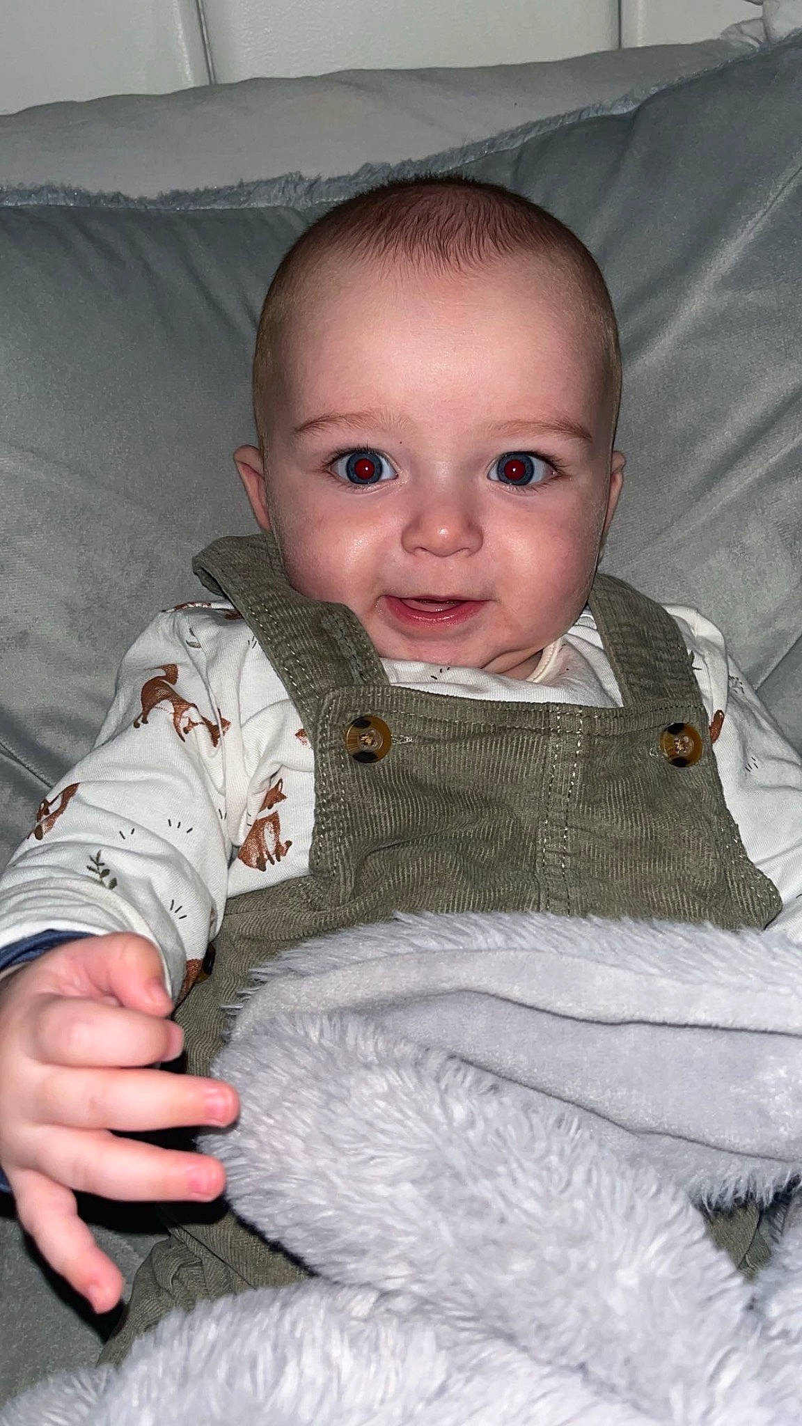 Yigit participe au concours pour gagner de l'argent avec cette photo : baby, baby_toddler_clothing, beauty, cheek, child, collar, comfort, eye, gesture, human, iris, linens, nose, outerwear, person, sitting, skin, sleeve, smile, toddler