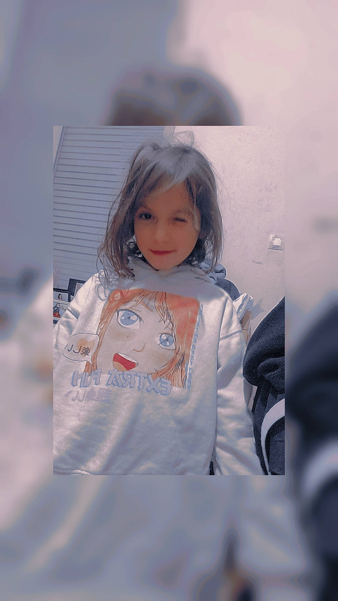 Nélya participe au concours pour gagner de l'argent avec cette photo : child, eye, face, fashion_design, freezing, fun, hair, happy, joy, person, portrait, portrait_photography, sitting, sleeve, snow, toddler, uniform, winter