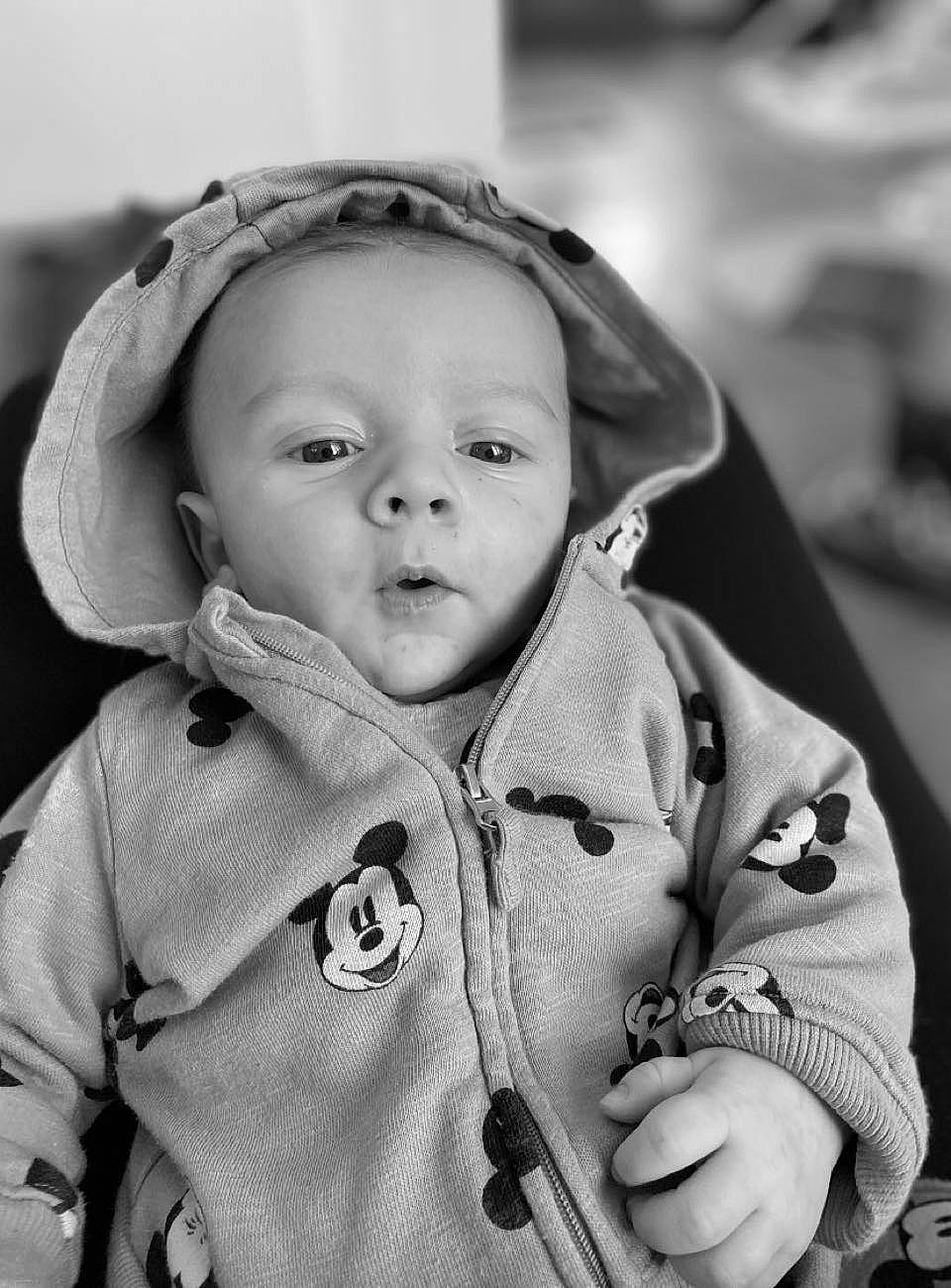 Sohan participe au concours pour gagner de l'argent avec cette photo : black_and_white, cheek, eye, eyebrow, face, flash_photography, gesture, hairstyle, happy, head, human_body, iris, lip, nose, outerwear, person, skin, sleeve, style, toddler