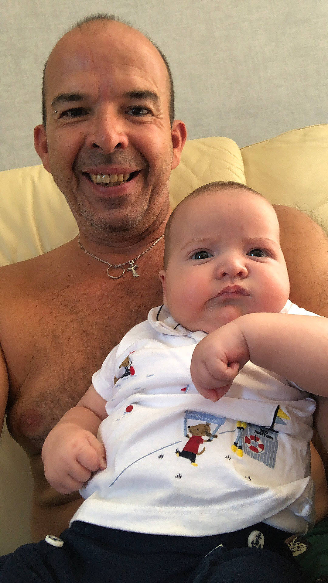 Elyo a rejoint le concours — aidez-le/la à gagner de superbes lots ! abdomen, baby_toddler_clothing, cheek, chest, chin, eye, face, fun, gesture, hairstyle, happy, head, iris, joint, joy, muscle, person, shoulder, skin, smile