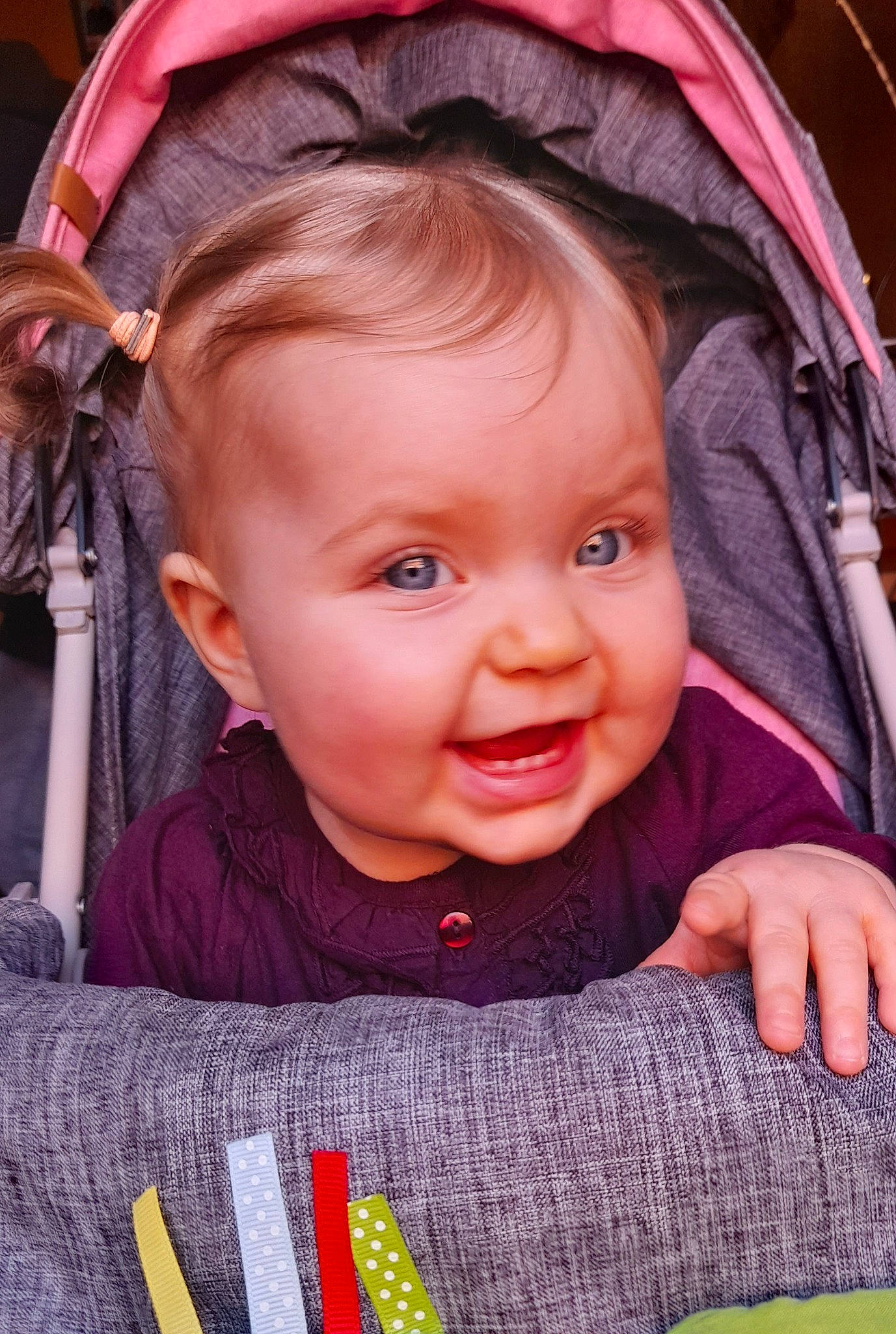 Lyna a rejoint le concours — aidez-le/la à gagner de superbes lots ! baby, cheek, chin, eye, eyebrow, face, facial_expression, forehead, green, hairstyle, head, lip, mouth, nose, organ, outerwear, person, photograph, product, skin