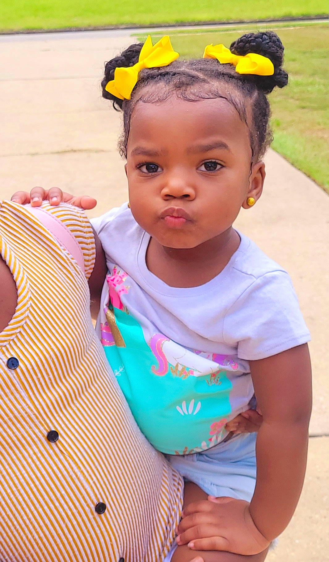 Carlei is registered to the contest to win money with this photo: arm, azure, baby_toddler_clothing, beauty, blue, eyelash, grass, green, hairstyle, happy, headgear, leisure, neck, people_in_nature, person, pink, skin, summer, toddler, water