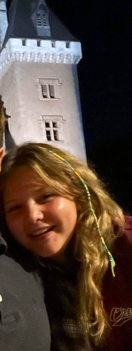 Meline a rejoint le concours — aidez-le/la à gagner de superbes lots ! bangs, blond, cheek, chin, eyebrow, eyelash, eyewear, facial_expression, fun, hair, happy, jaw, joy, layered_hair, lip, long_hair, mouth, nose, person, selfie