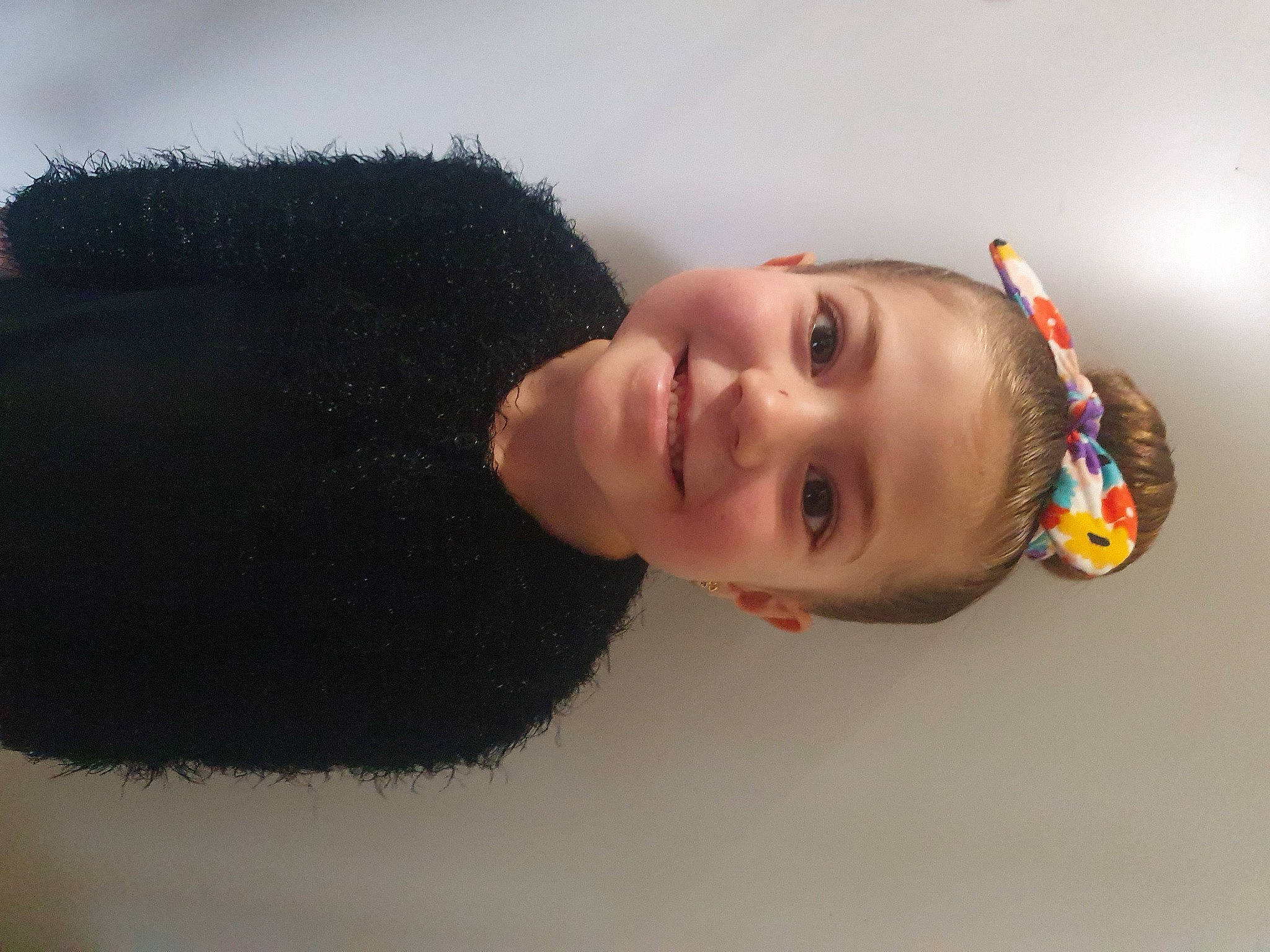 Manon a rejoint le concours — aidez-le/la à gagner de superbes lots ! baby, cheek, ear, eyebrow, eyelash, fashion_accessory, flash_photography, fun, fur, hair, happy, joy, neck, nose, person, personal_protective_equipment, portrait, portrait_photography, smile, toddler