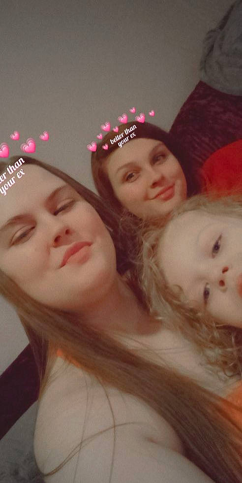 Bently is registered to the contest to win money with this photo: child, cool, event, eyebrow, face, facial_expression, flash_photography, fun, happy, headgear, headpiece, headwear, human, iris, jewellery, joy, lip, long_hair, person, pink