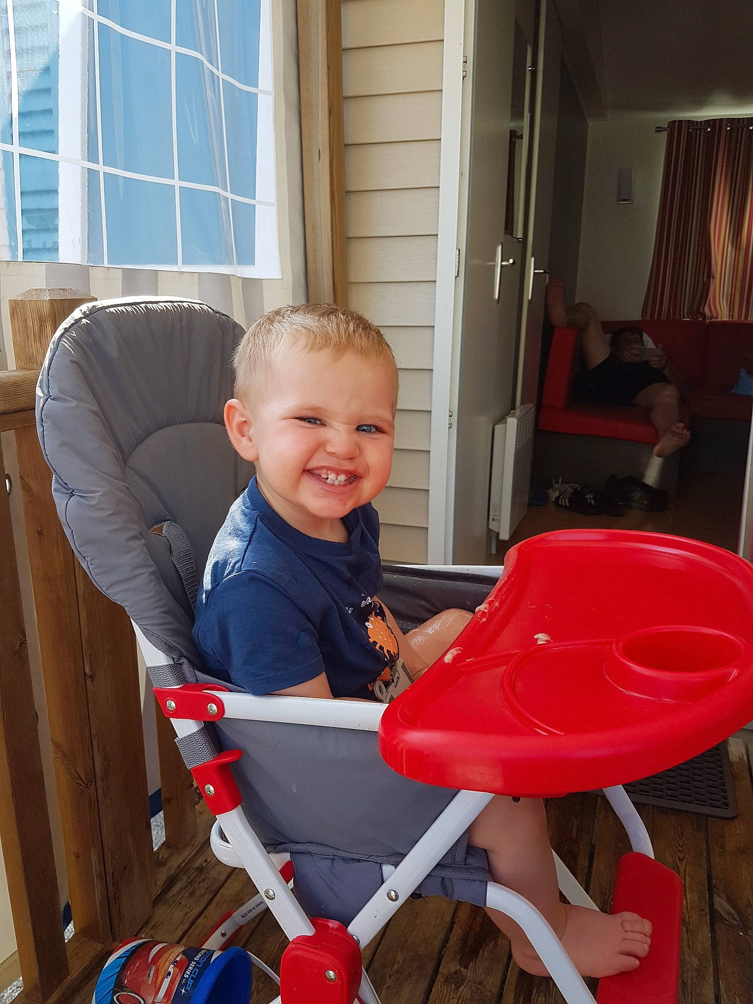 Timothé a rejoint le concours — aidez-le/la à gagner de superbes lots ! chair, child, joy, person, play, product, sitting, toddler, vehicle