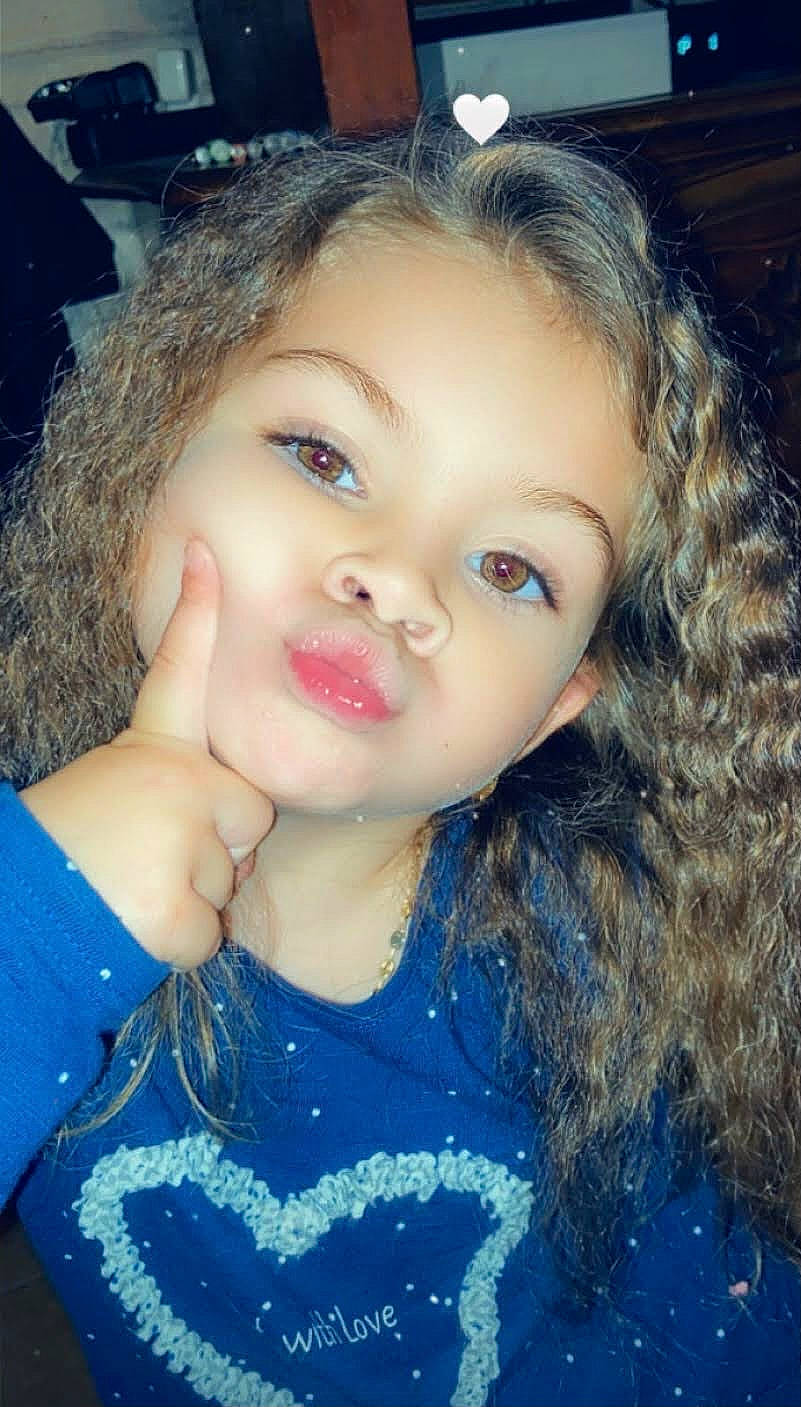 Kaylie participe au concours pour gagner de l'argent avec cette photo : beauty, cheek, child_model, chin, eyebrow, eyelash, hairstyle, iris, jheri_curl, layered_hair, lip, lip_gloss, long_hair, makeover, mouth, nose, person, portrait_photography, ringlet, selfie