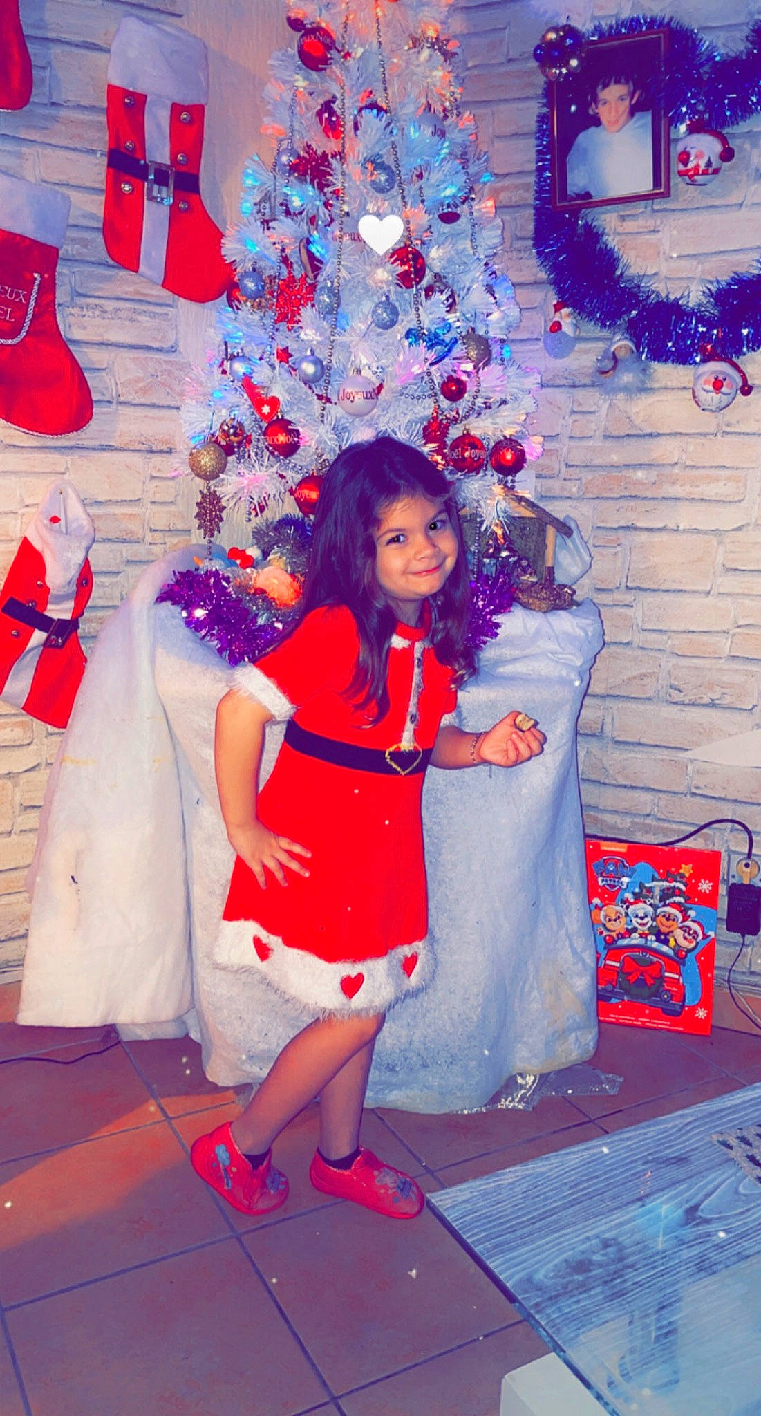 Kaylie a rejoint le concours — aidez-le/la à gagner de superbes lots ! baby_toddler_clothing, blue, carmine, christmas, christmas_decoration, christmas_eve, christmas_ornament, christmas_tree, costume_accessory, dress, foot, holiday, holiday_ornament, interior_design, joy, one_piece_garment, ornament, party_supply, person, red