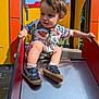 Owenn a rejoint le concours — aidez-le/la à gagner de superbes lots ! active, casual, child, clothing, colorful, daytime, fun, handrail, happy, metal_slide, outdoor, park, play, playground, shoes, slide, summer, sunlight, toddler, young_child
