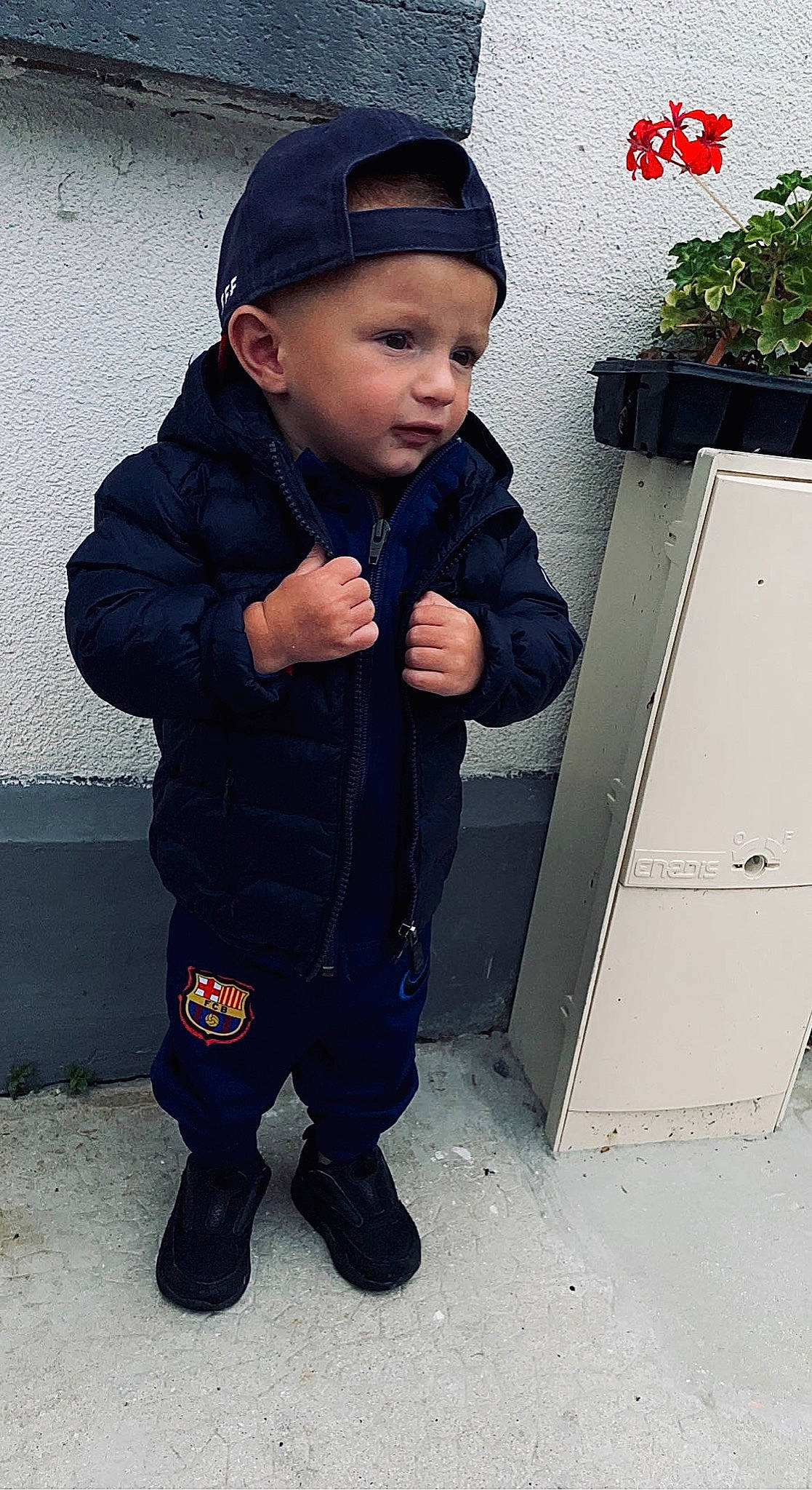 Zlatan a rejoint le concours — aidez-le/la à gagner de superbes lots ! baby, baby_toddler_clothing, black, cap, carmine, child, electric_blue, event, face, flash_photography, happy, hat, headwear, jacket, person, photograph, sleeve, smile, standing, street_fashion